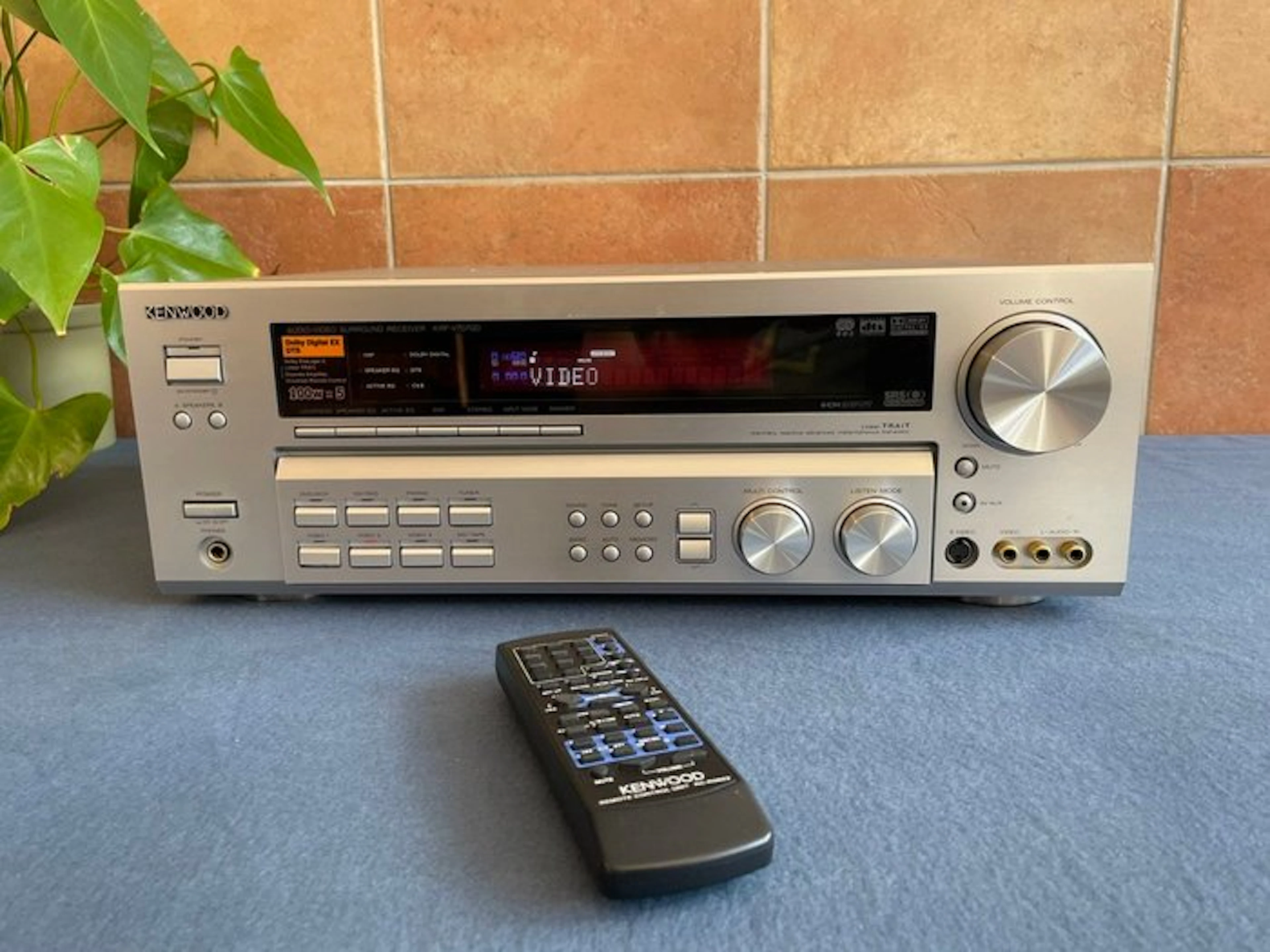 Kenwood - KRF-V7070 Solid state multi-channel receiver