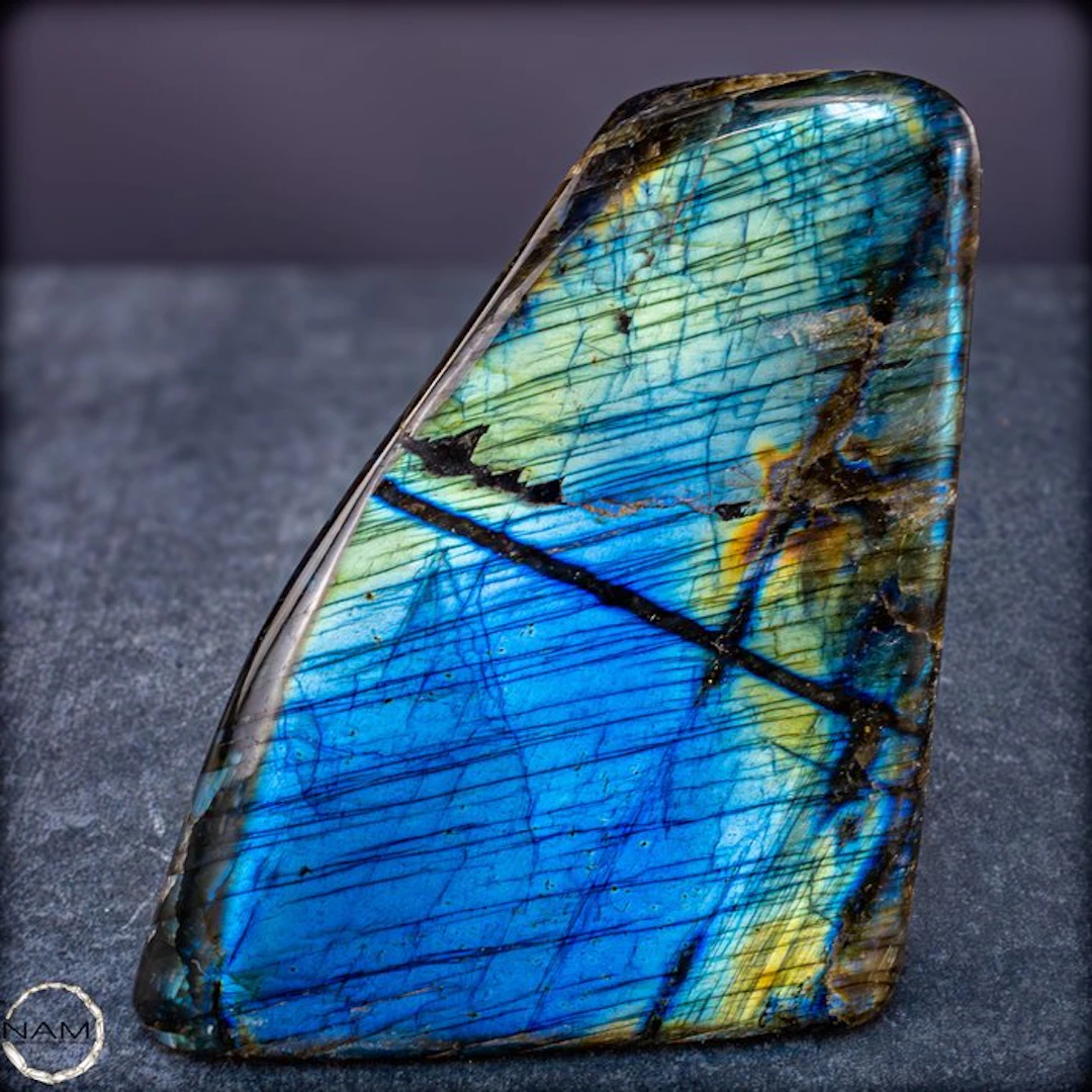 Breathtaking labradorite freeform with an intense blue...