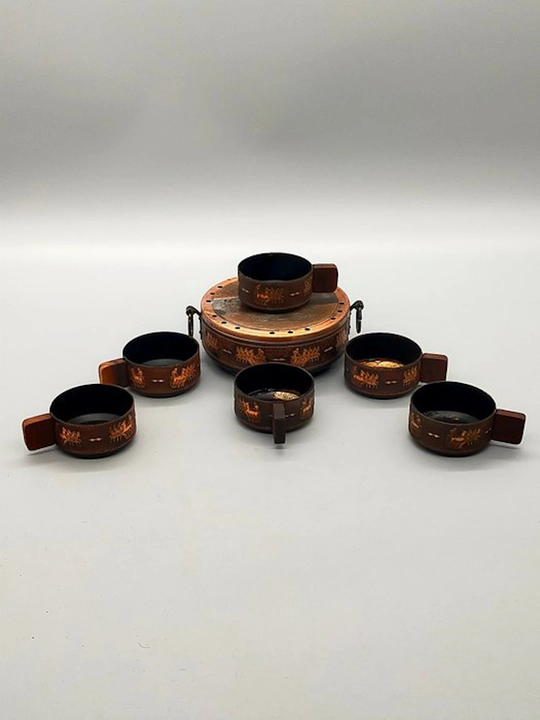 Antikes Rechaud Set mit 6 Bechern – Messing & Holz Dekoratif - Rechaud - Copper