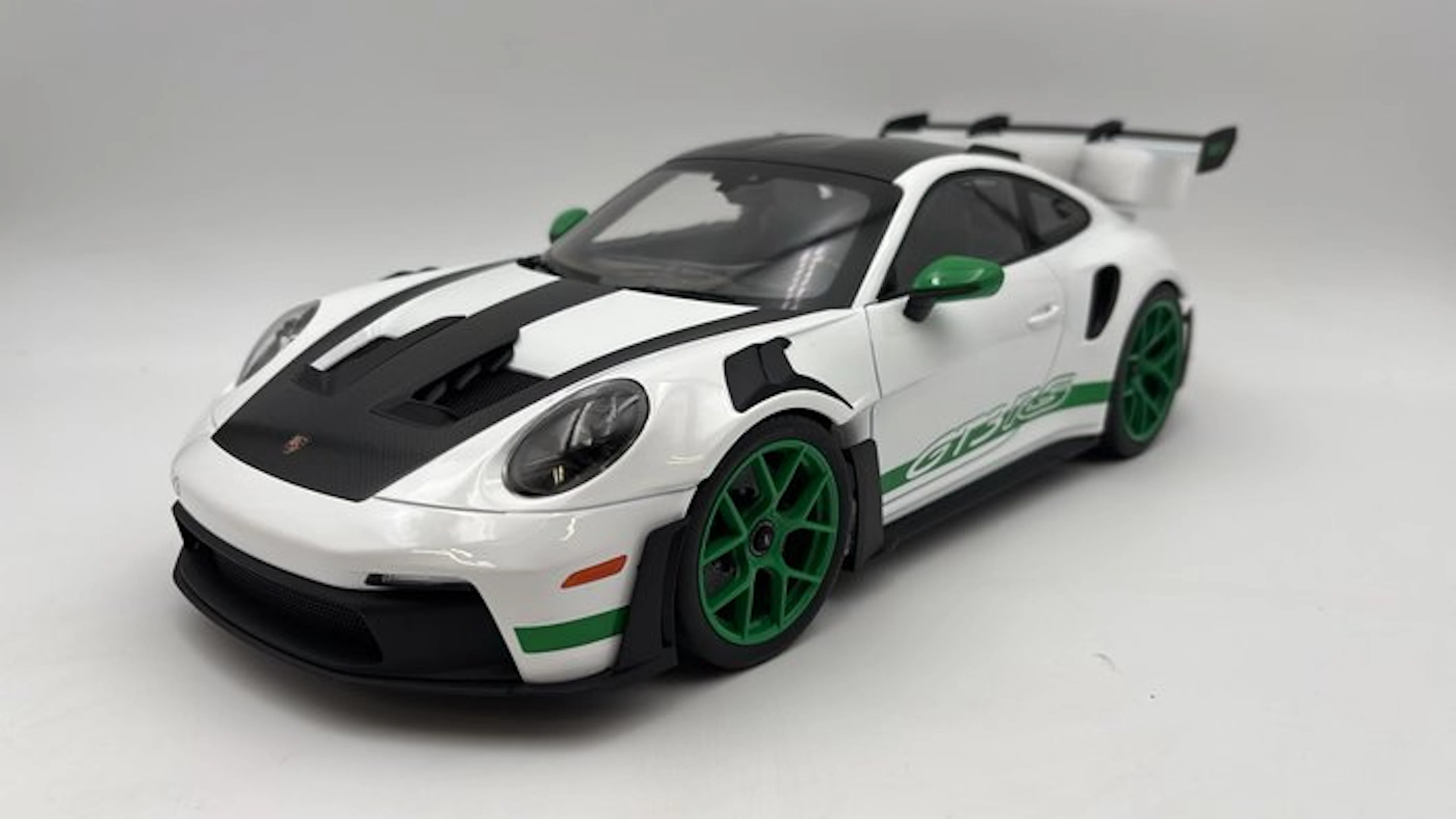 Norev 1:12 - Model car - Porsche 911 GT3 RS w/Weissach...