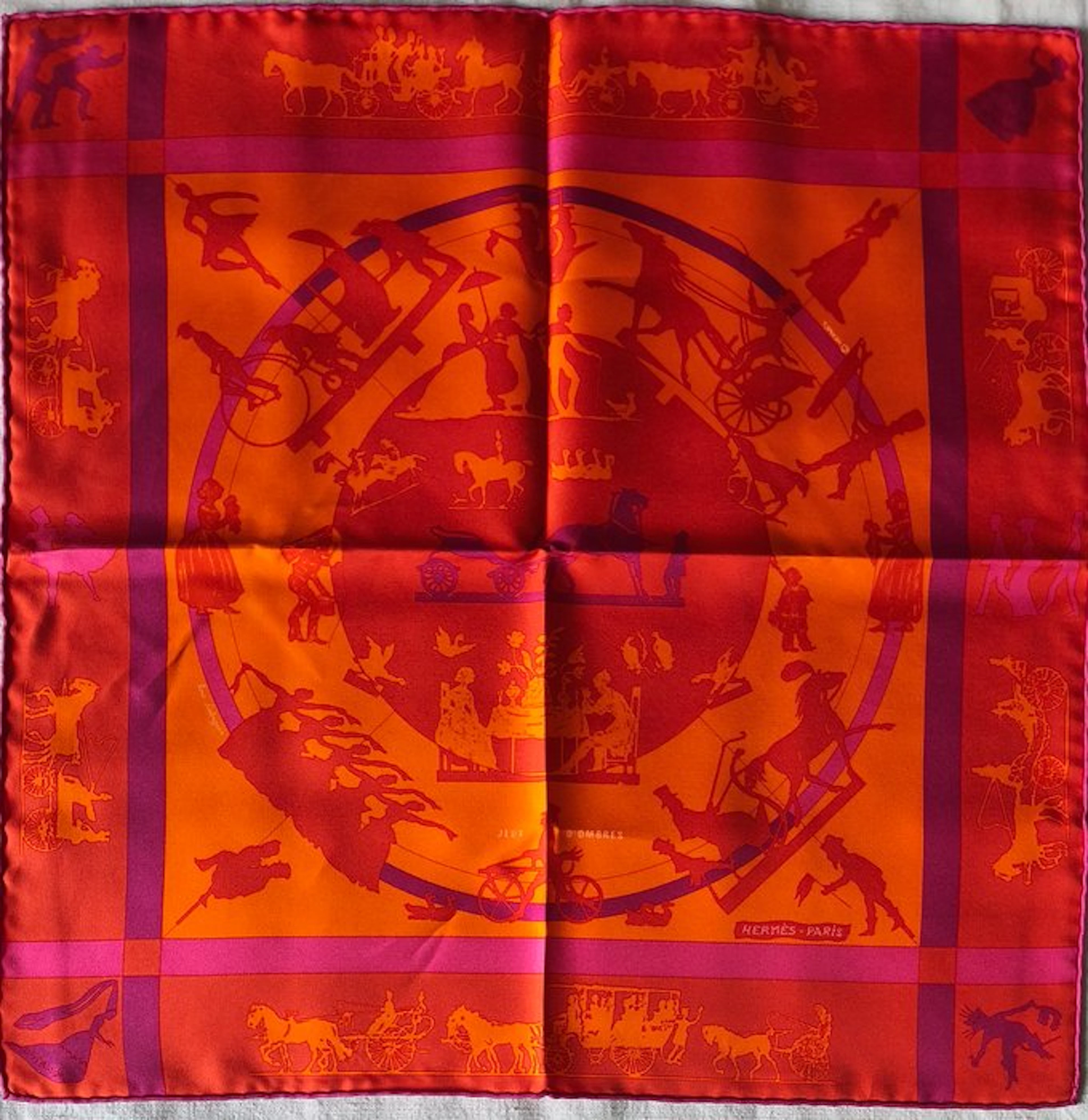 Hermès - JEUX D'OMBRES by Loïc Dubigeon. Gavroche - Foulard