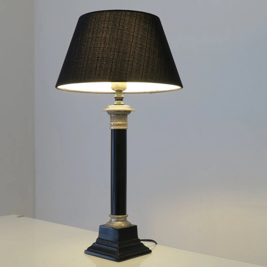 Lightmakers - Hoge Chique Kolom Tafellamp - Neoklassiek - Table lamp - Metal