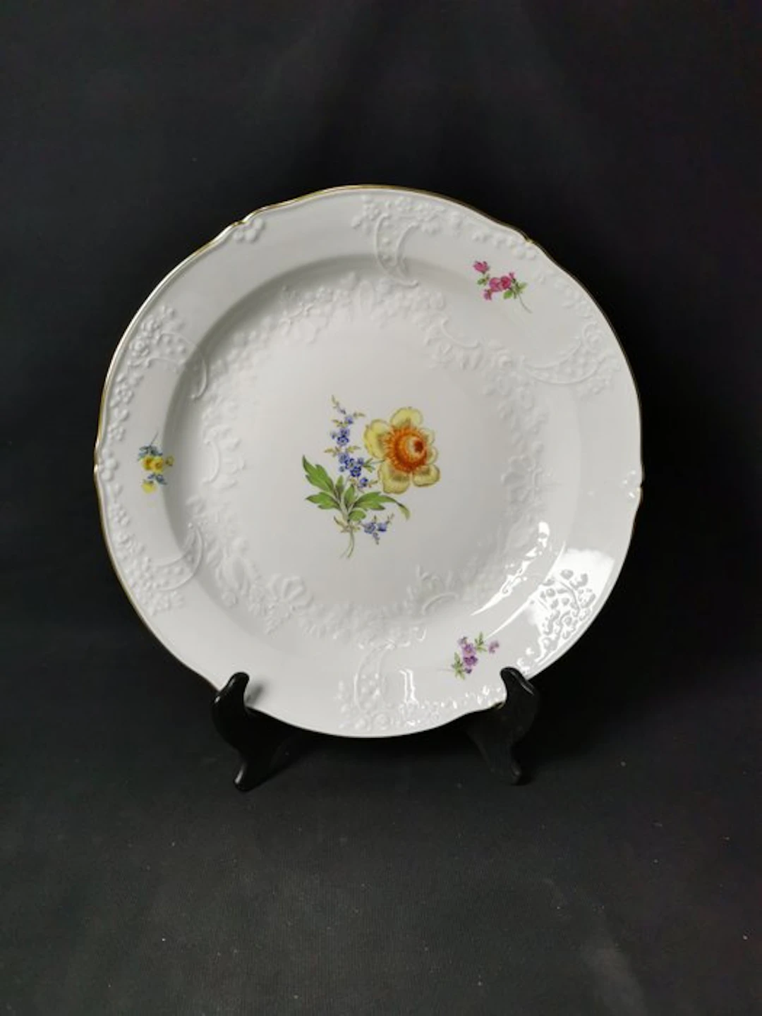 Meissen - Fiori - Piatto da portata con rilievi floreali...