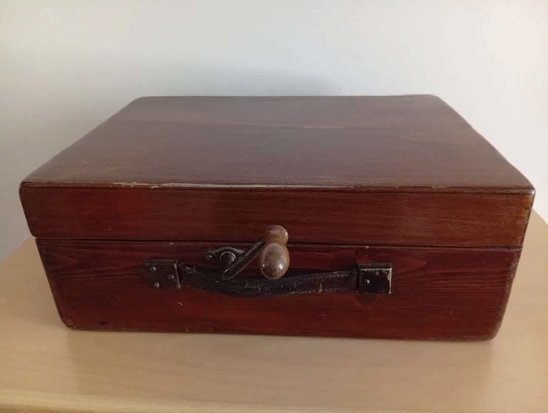 Altro - A Briefcase Gramophone