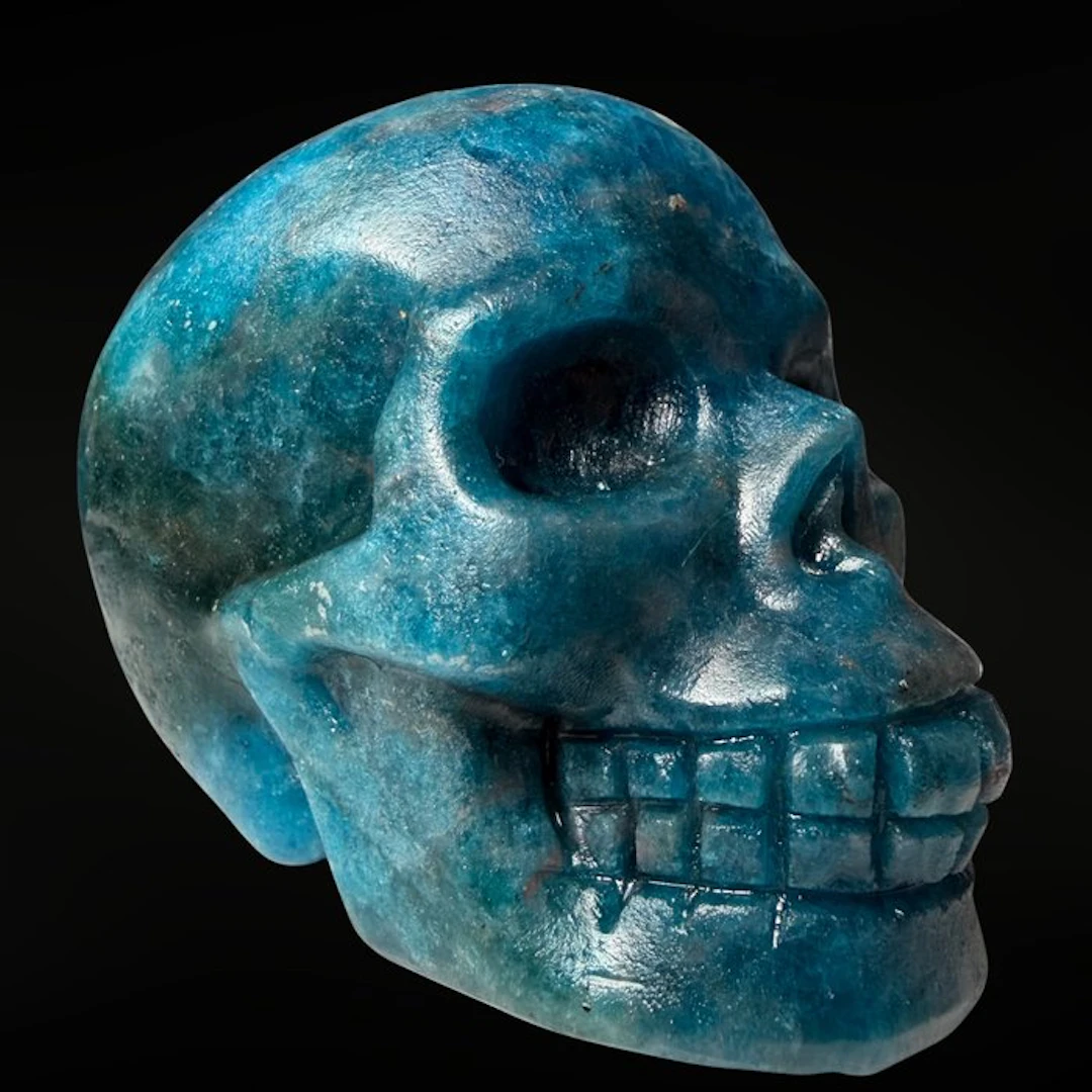 Skull and Apatite - premium Carving - Height: 60 mm - Width: 80 mm- 500 g - (1)