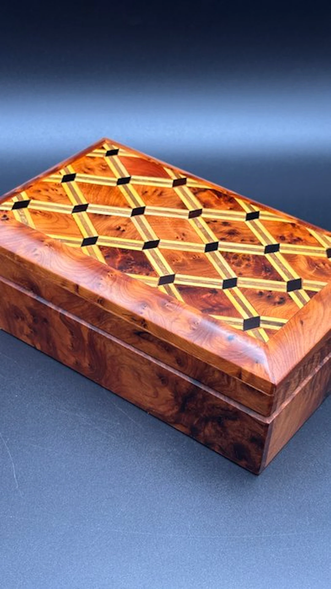 Jewellery box - (NO RESERVE PRICE) - Thuya