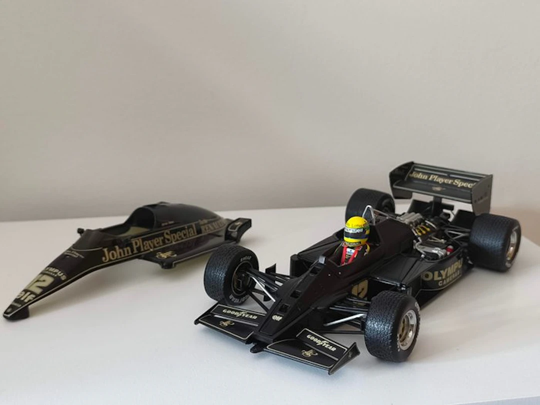 IXO 1:18 - Model car - Lotus 97T John Player Special nº12