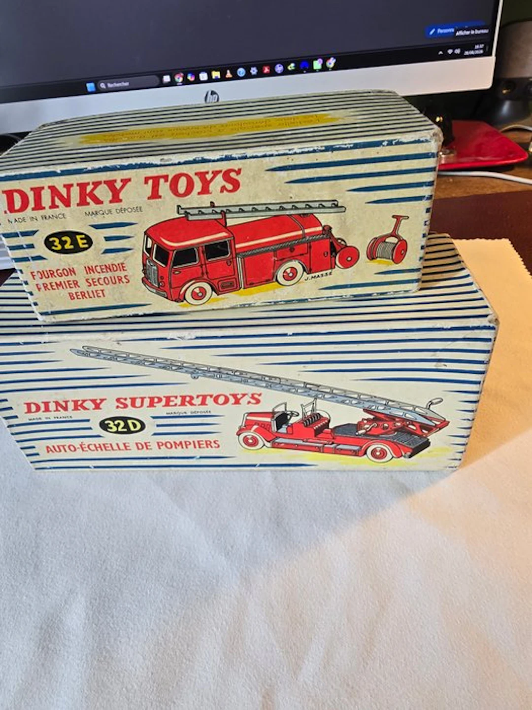 Dinky Toys 1:43 - Model truck (2) - Berliet 32D...