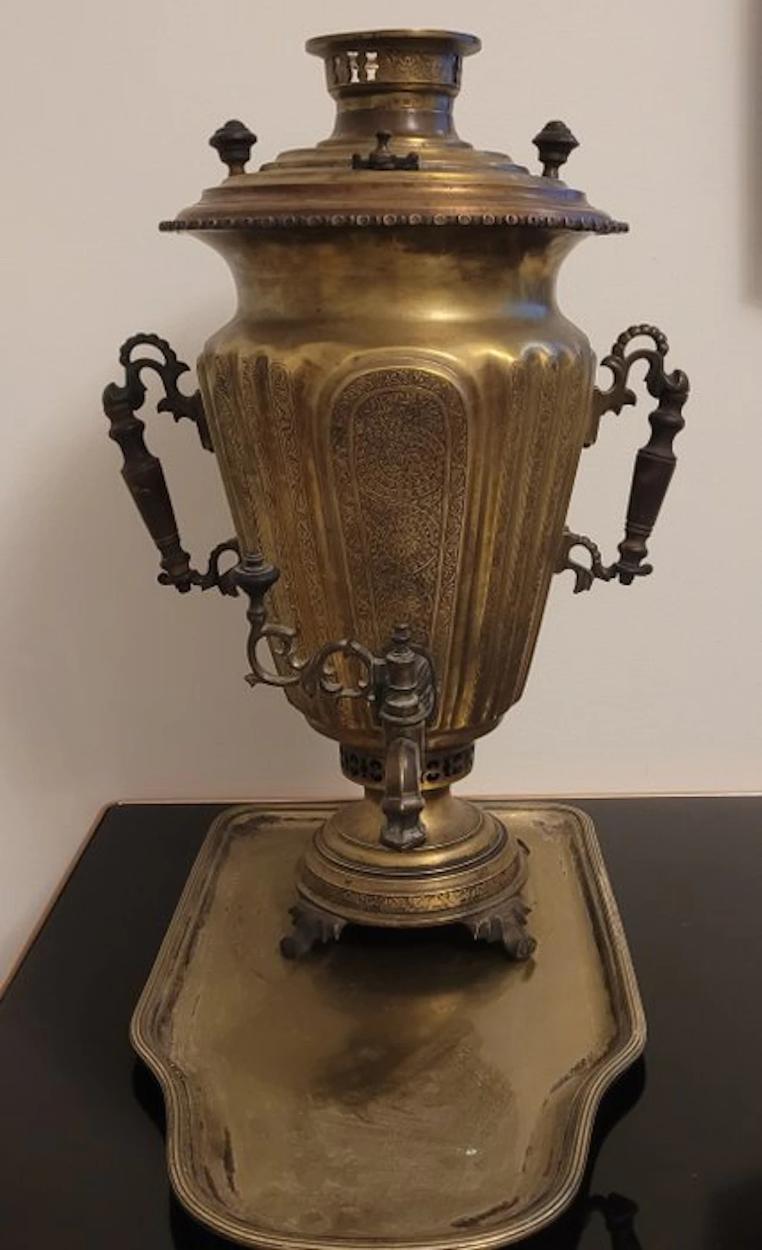 Samovar (2) - Brass - Large antique brass samovar with...