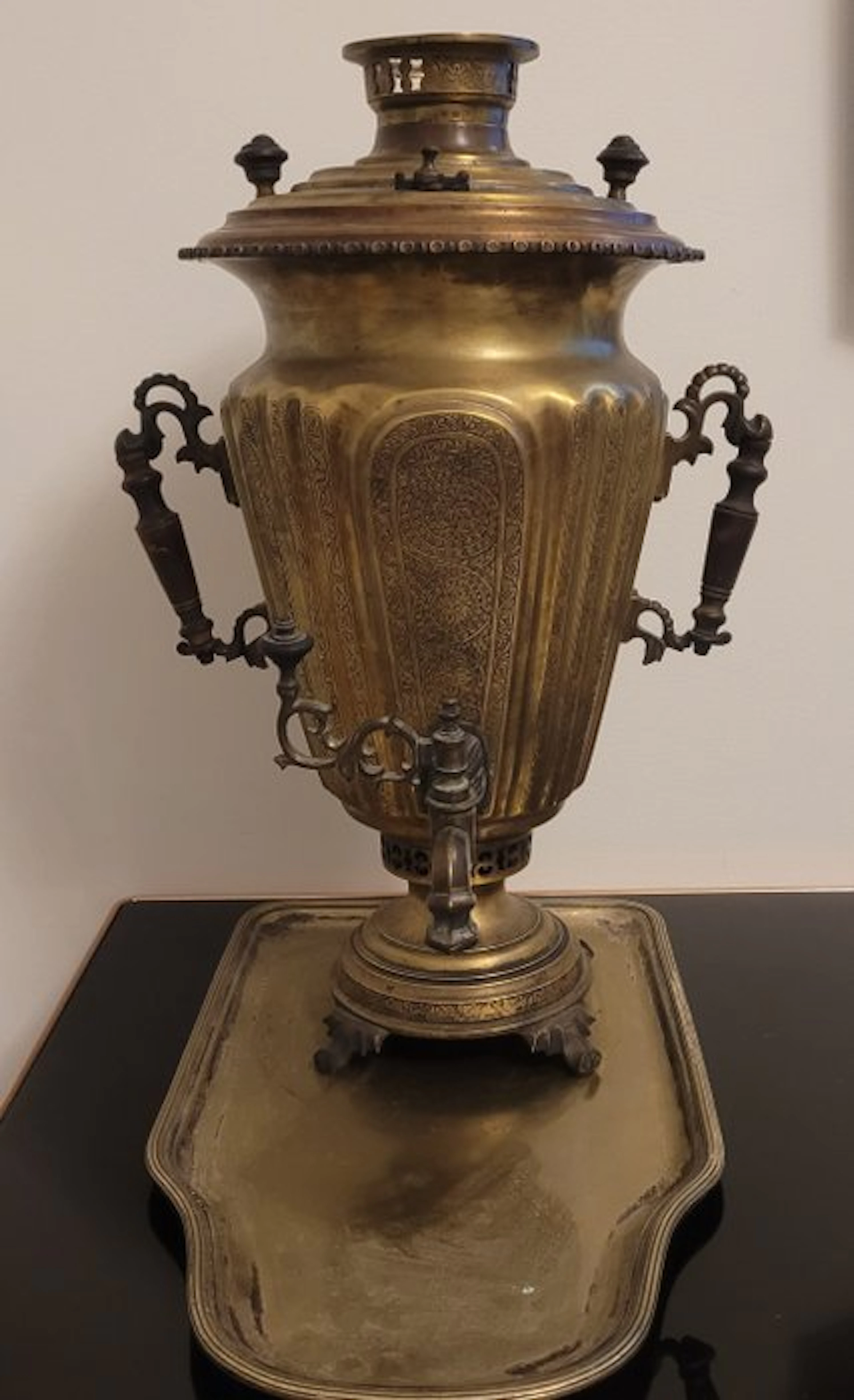 Samovar (2) - Brass - Large antique brass samovar with...