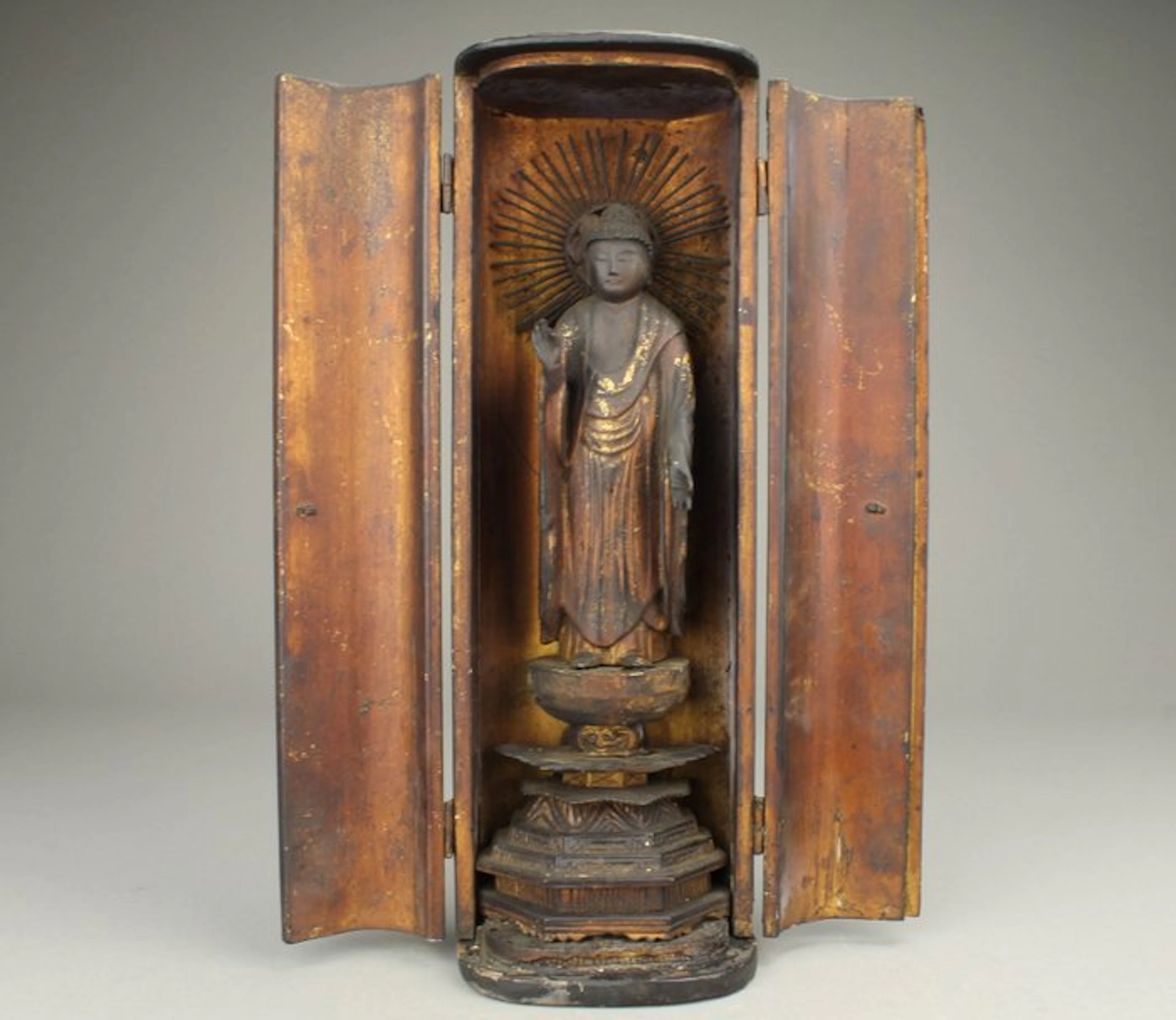 Amida Buddha - butsudan - Wood, Gilt, Lacquer - Japan - Late Edo period
