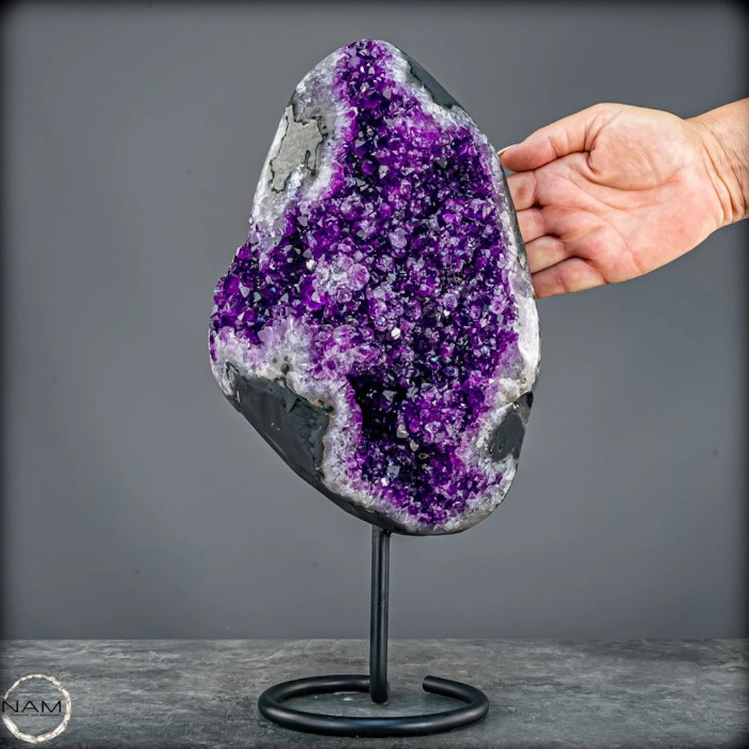 Radiant amethyst on a metal stand – elegance in violet splendor