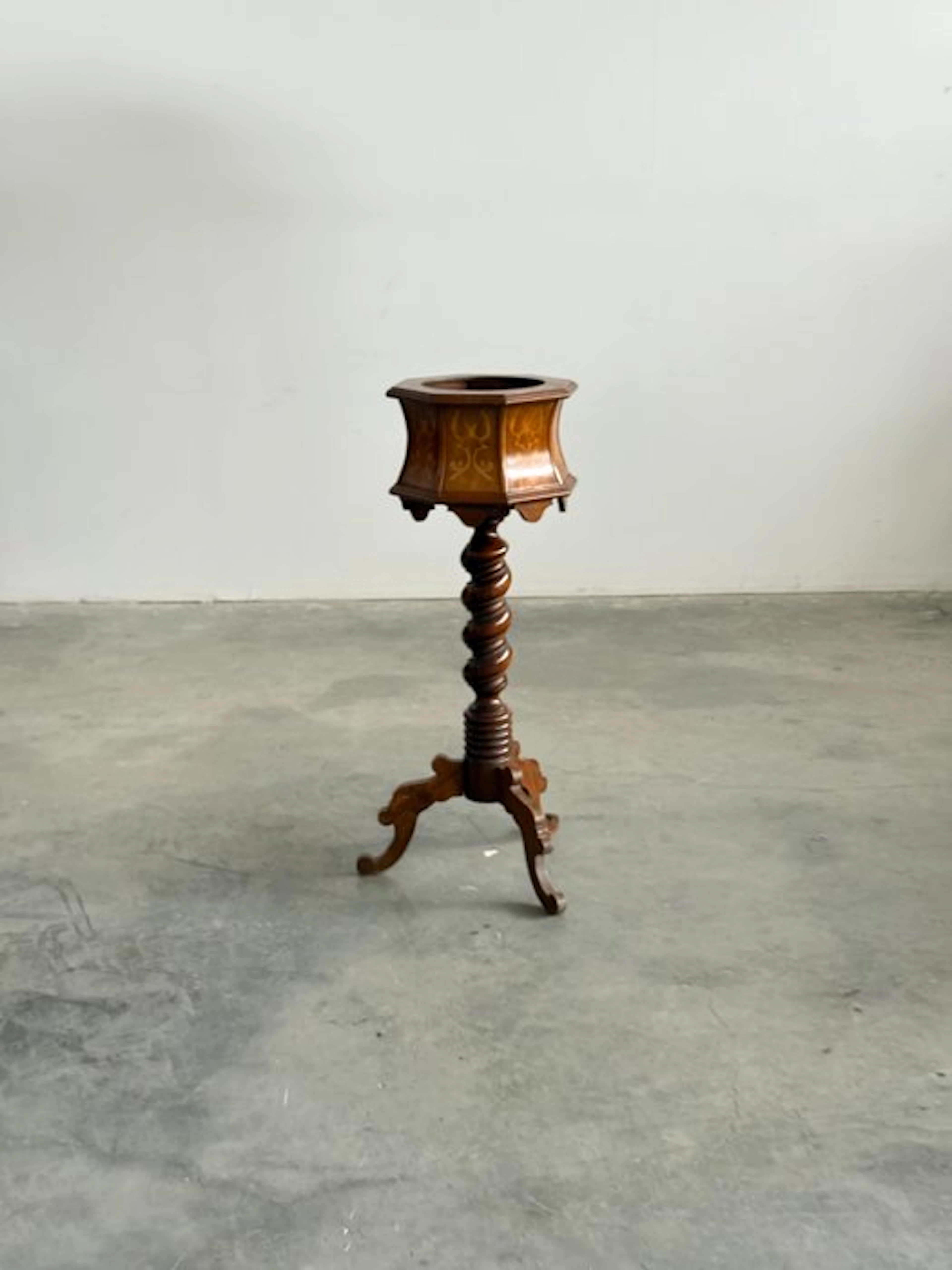 Column - 1910-1920 - Wine column