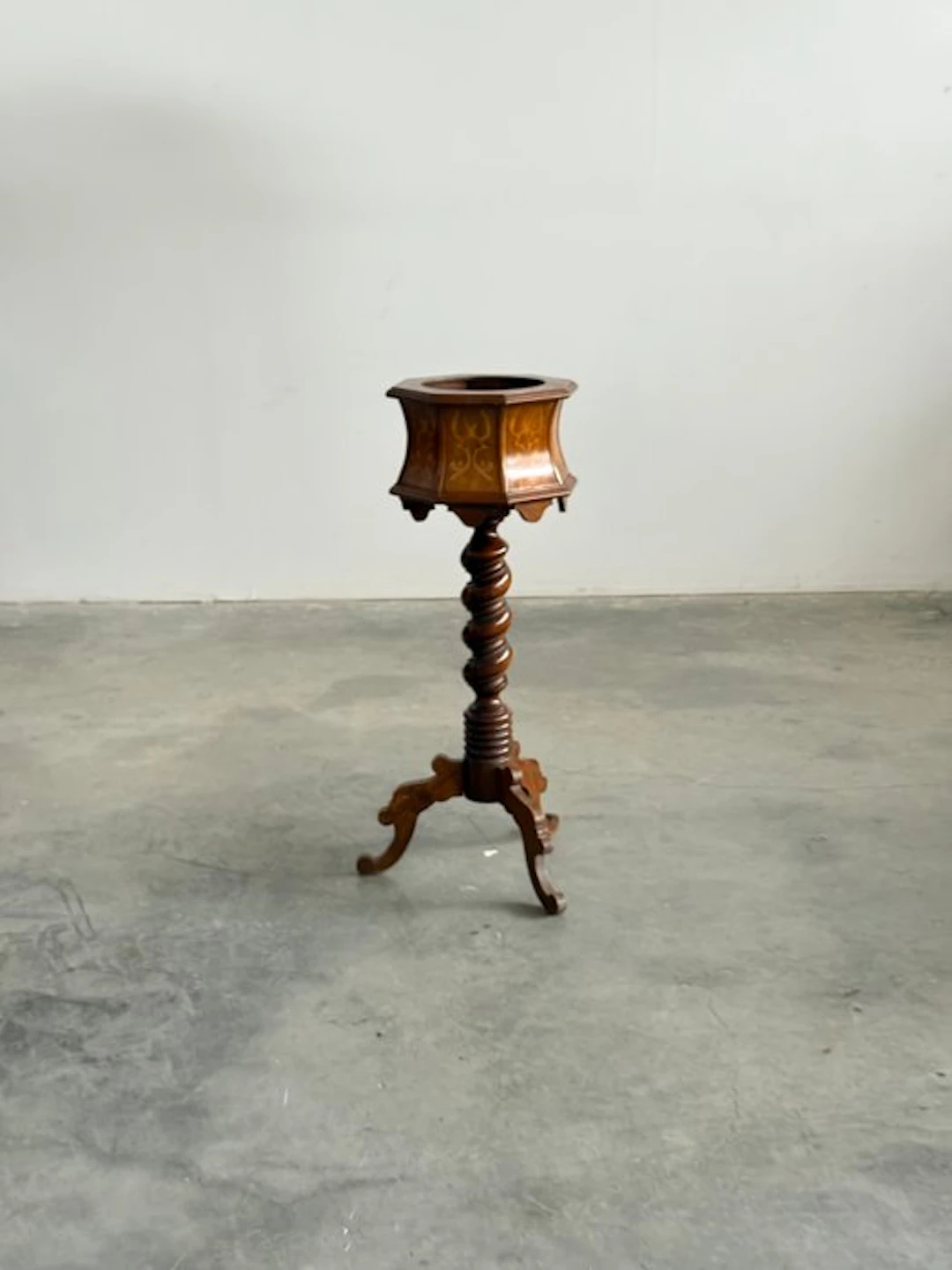 Column - 1910-1920 - Wine column