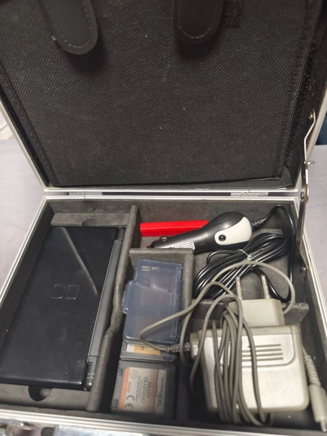 Nintendo - DS - Nintendo DS Lite - Video game console + games - metal box