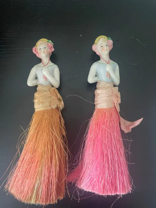 Figurine - Half-doll tassle figurines (2) - Porcelain, Textile, Plant fibre
