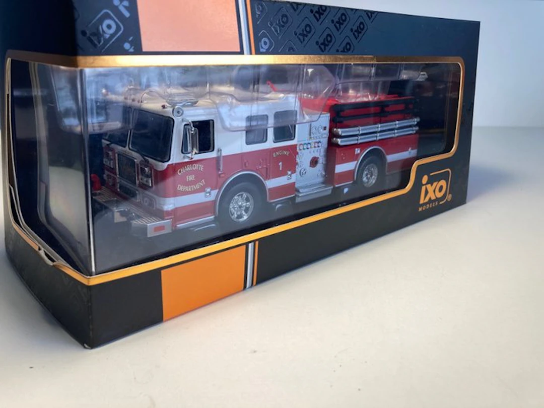 IXO 1:43 - Model car - 2007 Seagrave Marauder II - Fire Brigade Charlotte