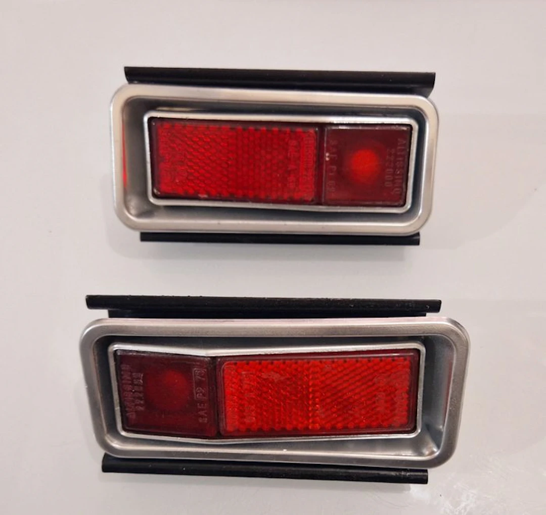 Ferrari Daytona / Ferrari 365 GTC4 rear sidemarker...