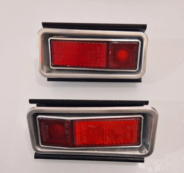 Ferrari Daytona / Ferrari 365 GTC4 rear sidemarker...