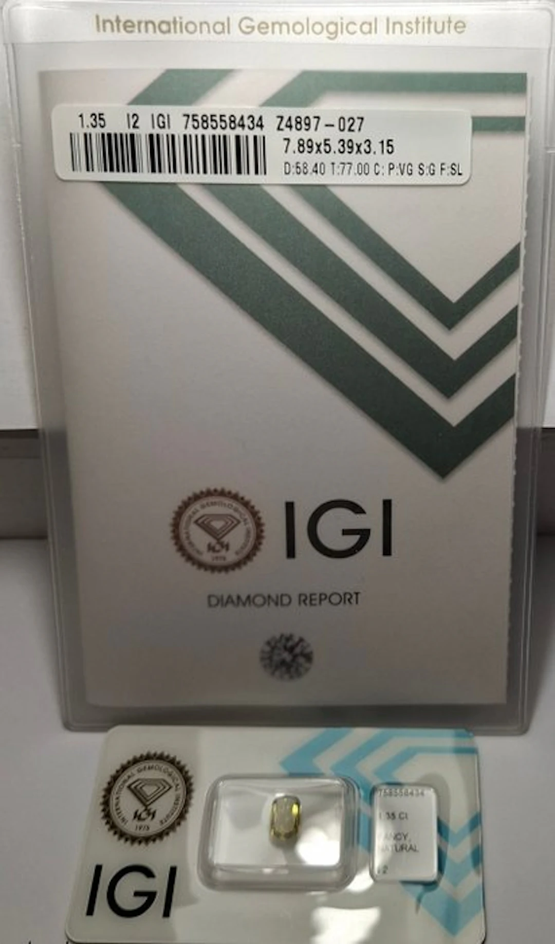 No reserve price - 1 pcs Diamond (Natural coloured)...