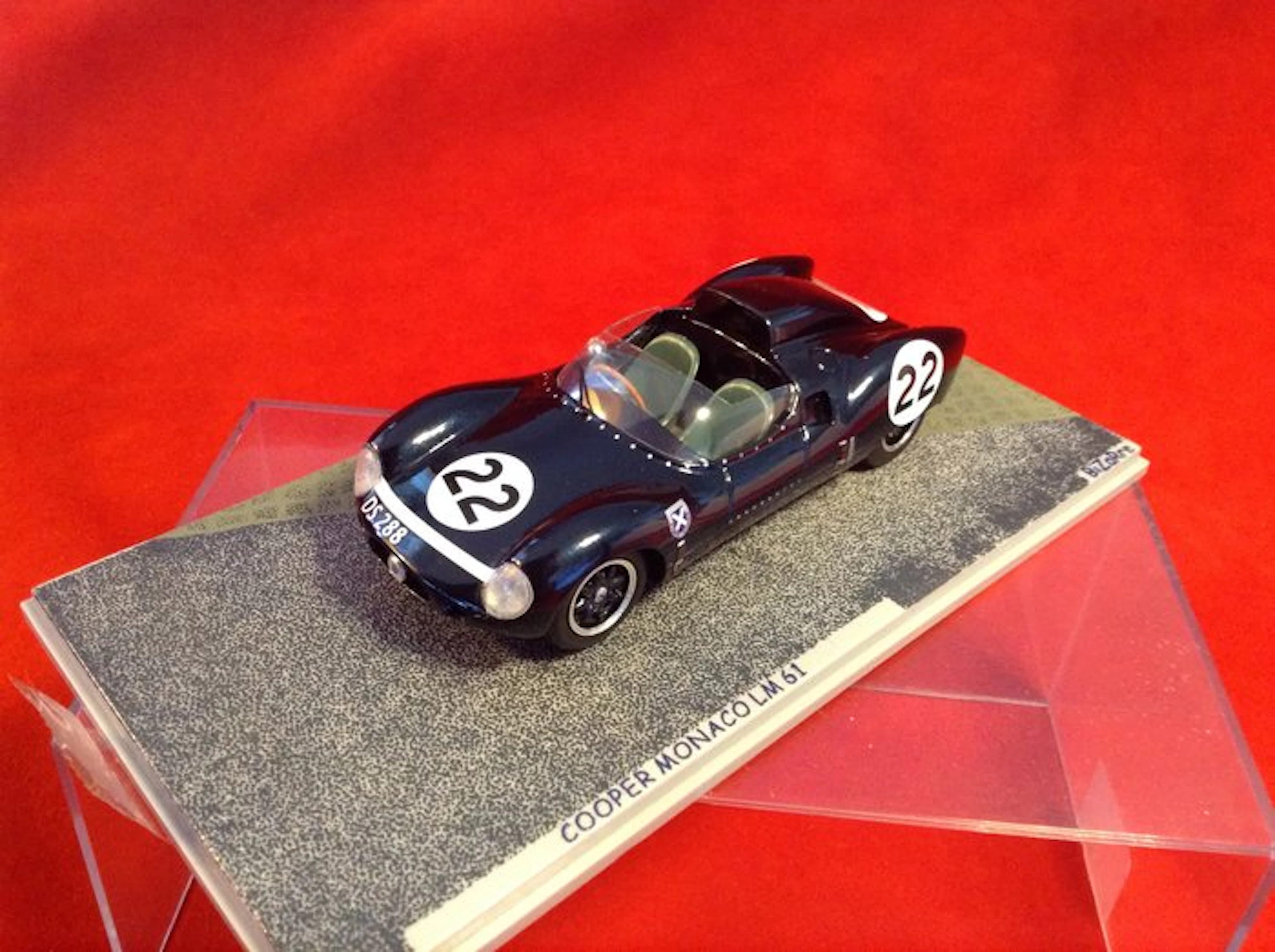 Bizarre 1:43 - Model race car - ref