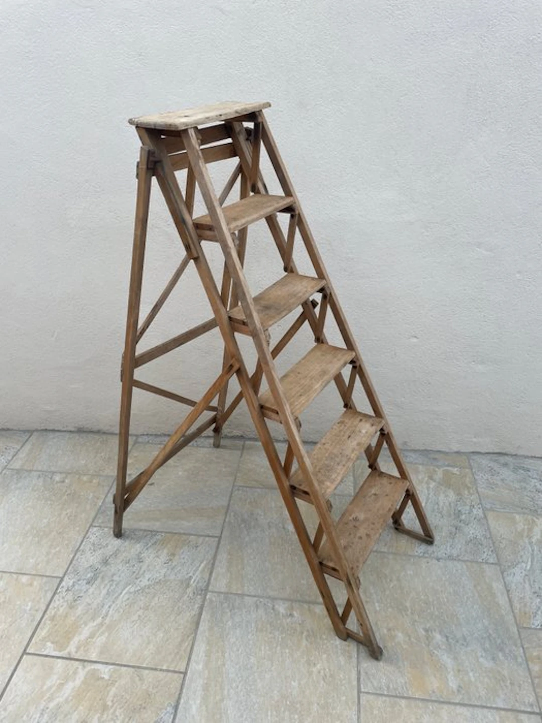 Steps - Wood - folding step ladder