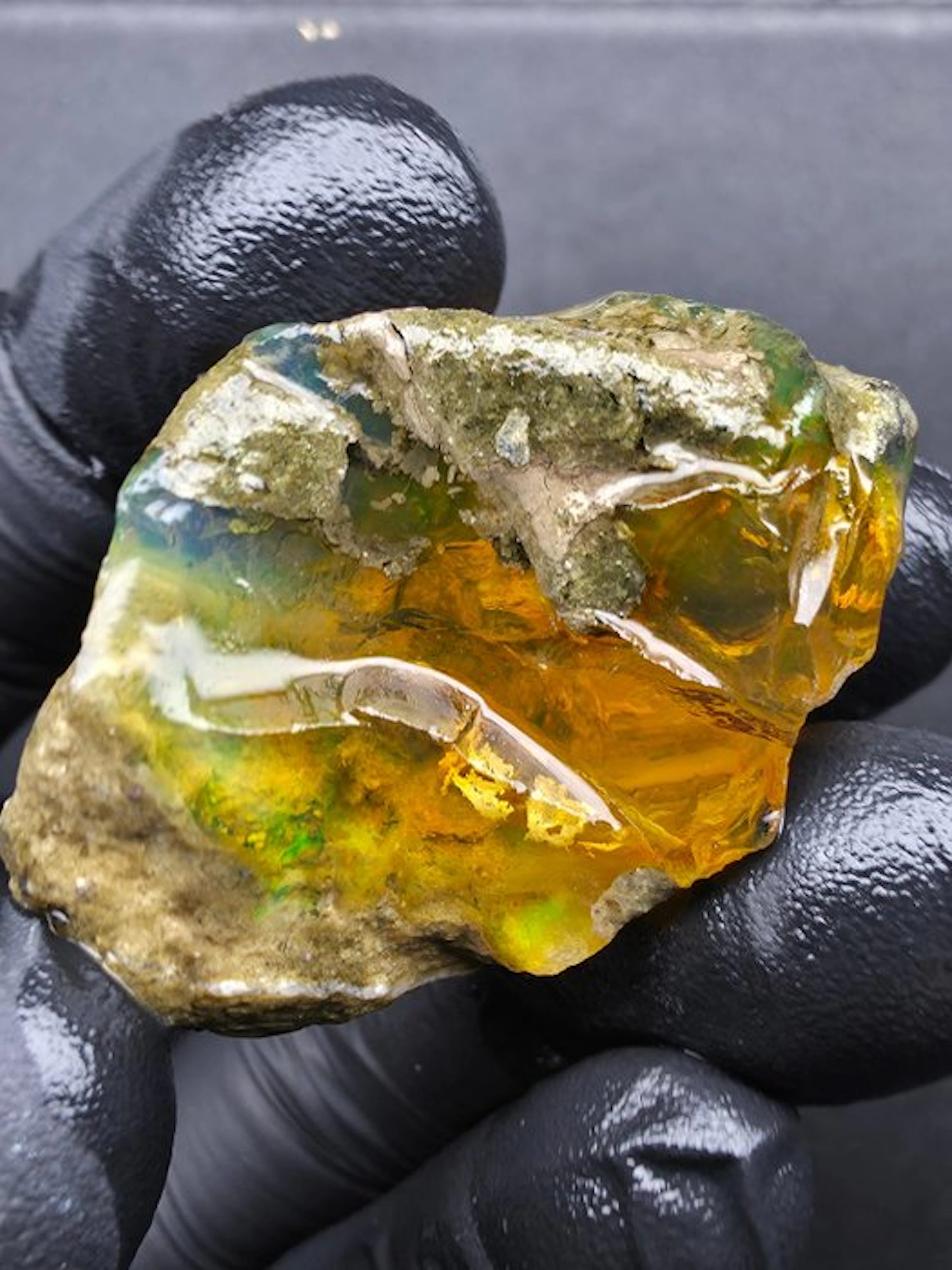 138.70ct Crystal Opal Specimen Rough- 27.74 g
