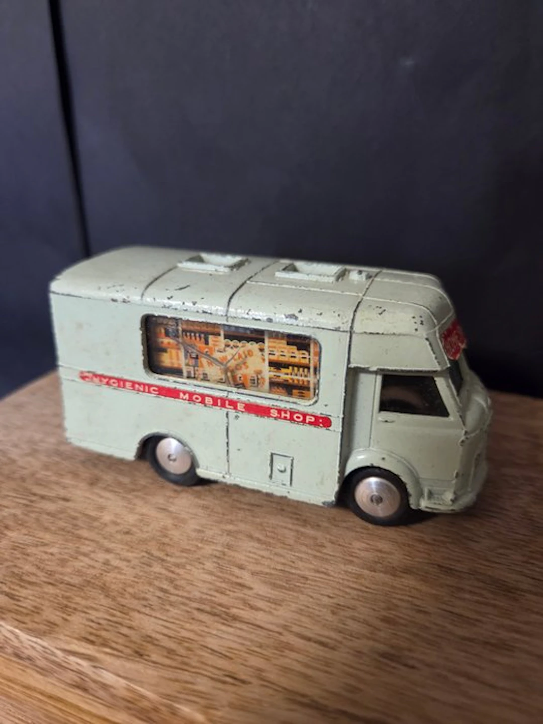 Corgi 1:43 - Model kit - Smith's Karrier Shop
