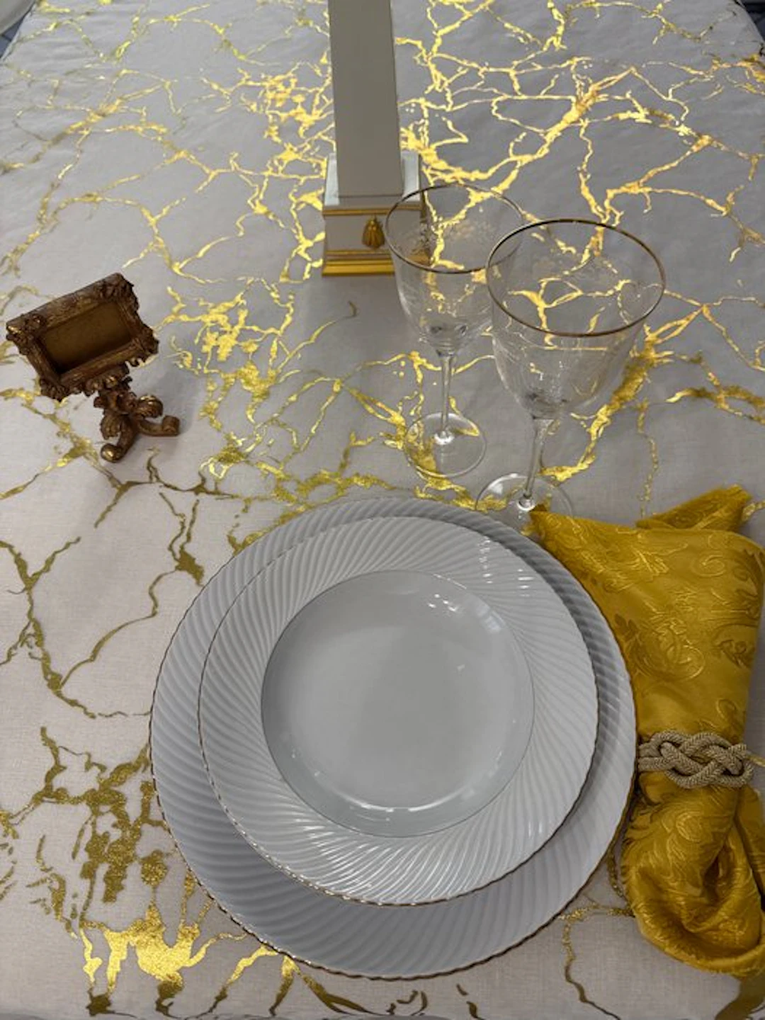 San Leucio top quality - Luxurious linen tablecloth and...