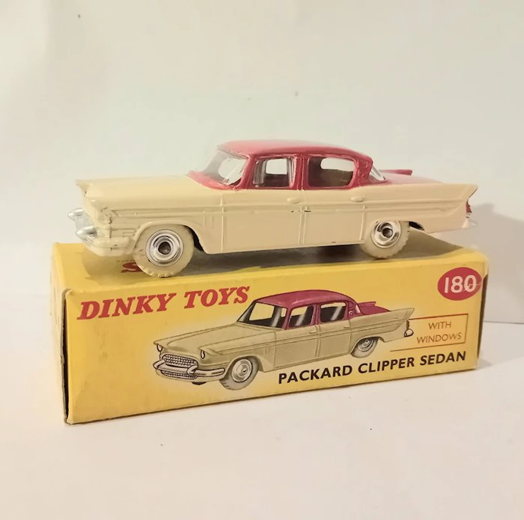 Dinky Toys 1:43 - Model sedan - Packard Clipper Sedan (180)