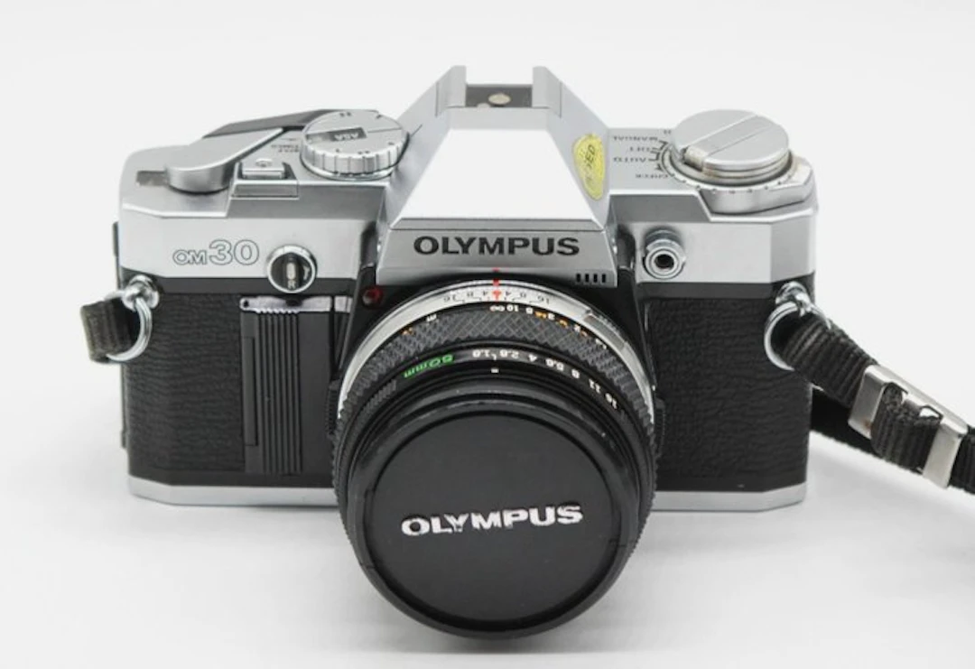 Olympus OM30 + Zuiko 50mm f/1,8 Single lens reflex camera (SLR)