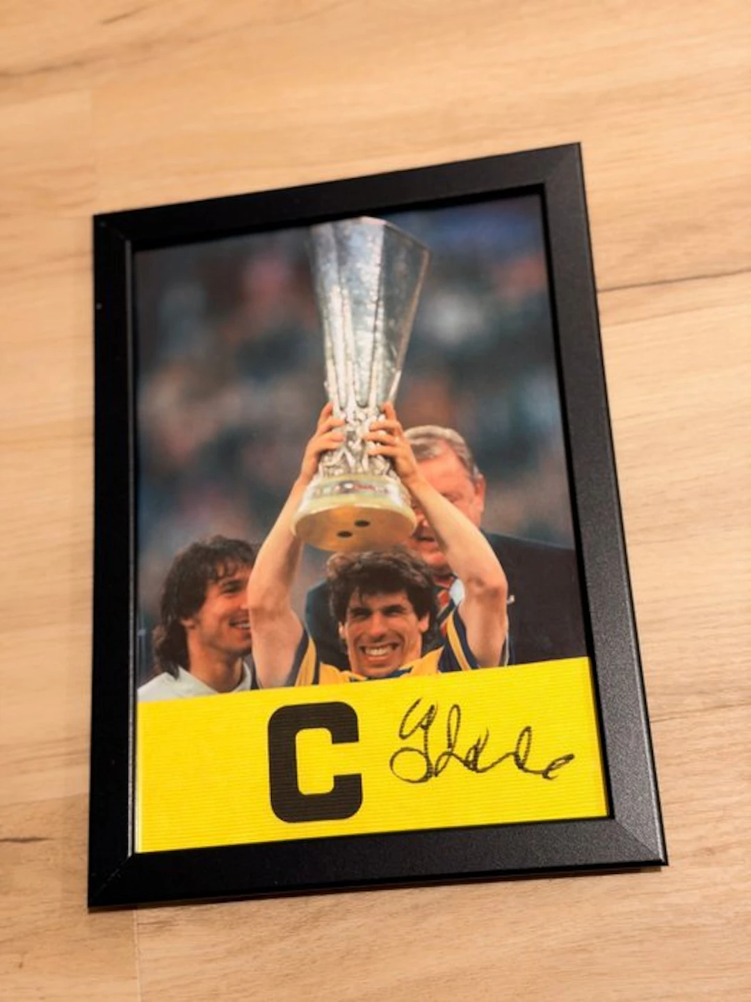 Parma - Liga Europa de la UEFA - Gianfranco Zola - Framed, Captain's armband