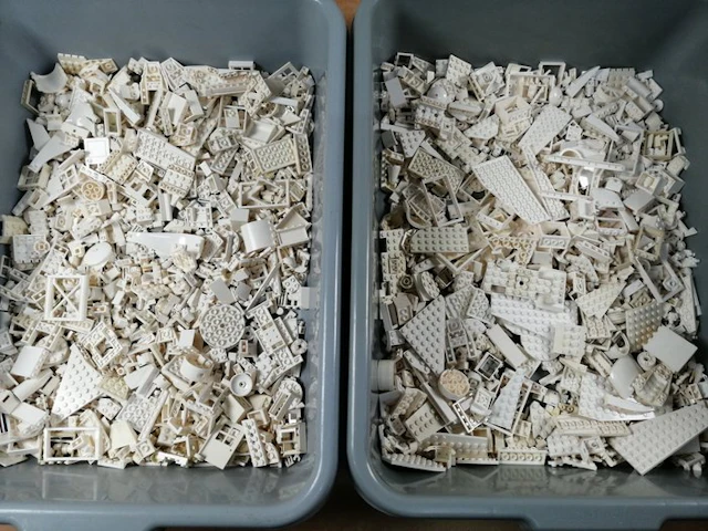 LEGO - geen serie - Partij Witte onderdelen +/- 2,00 kilo - 2000-2010