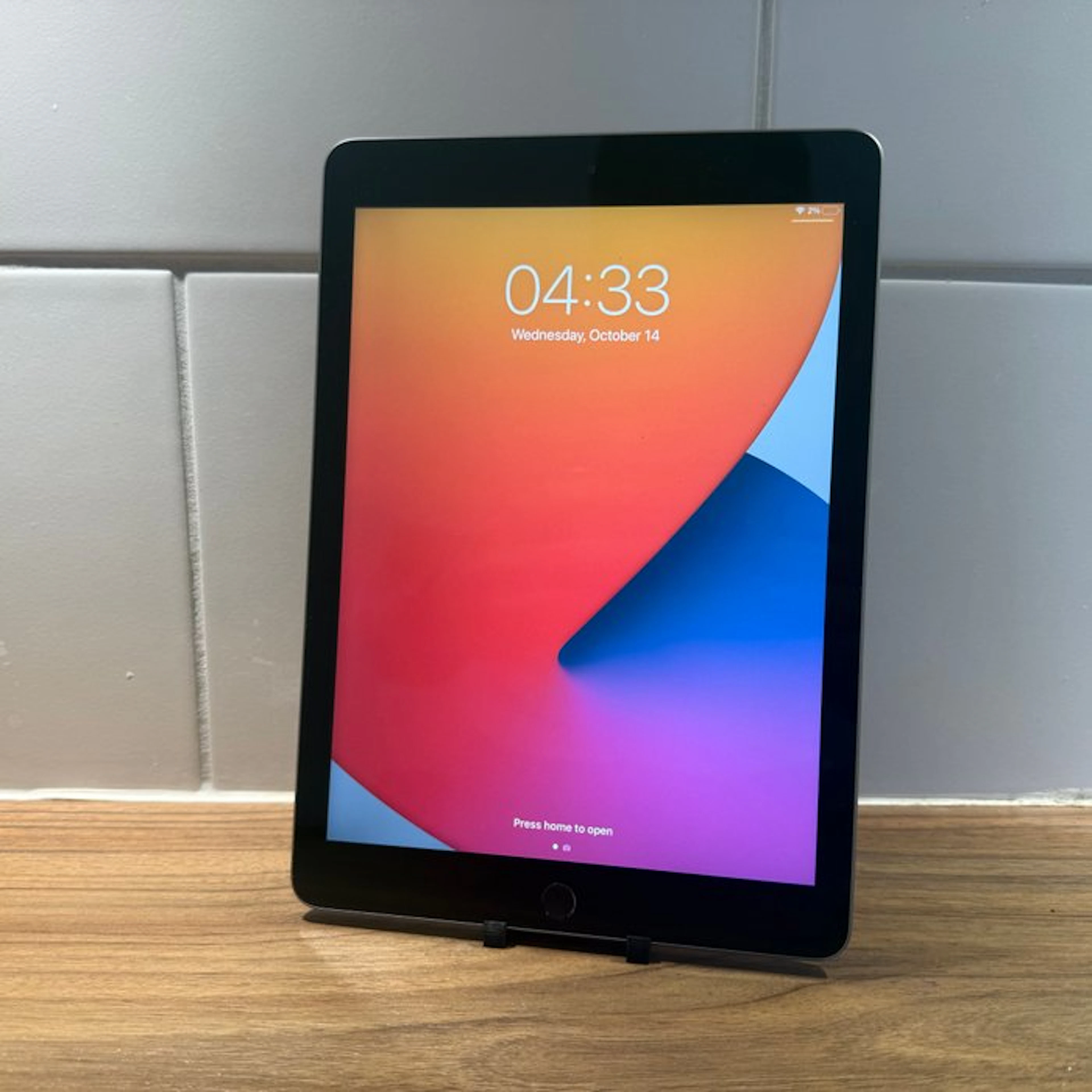 Apple iPad (5th Generation) 128GB Wifi - Mobile phone