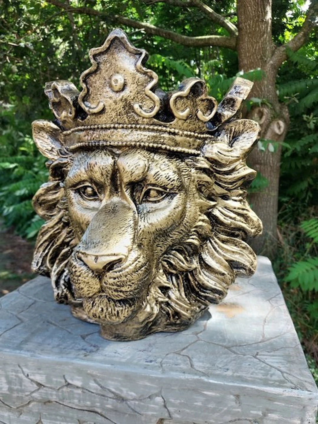 Statue, lion head garden statue bronze color for flowers...