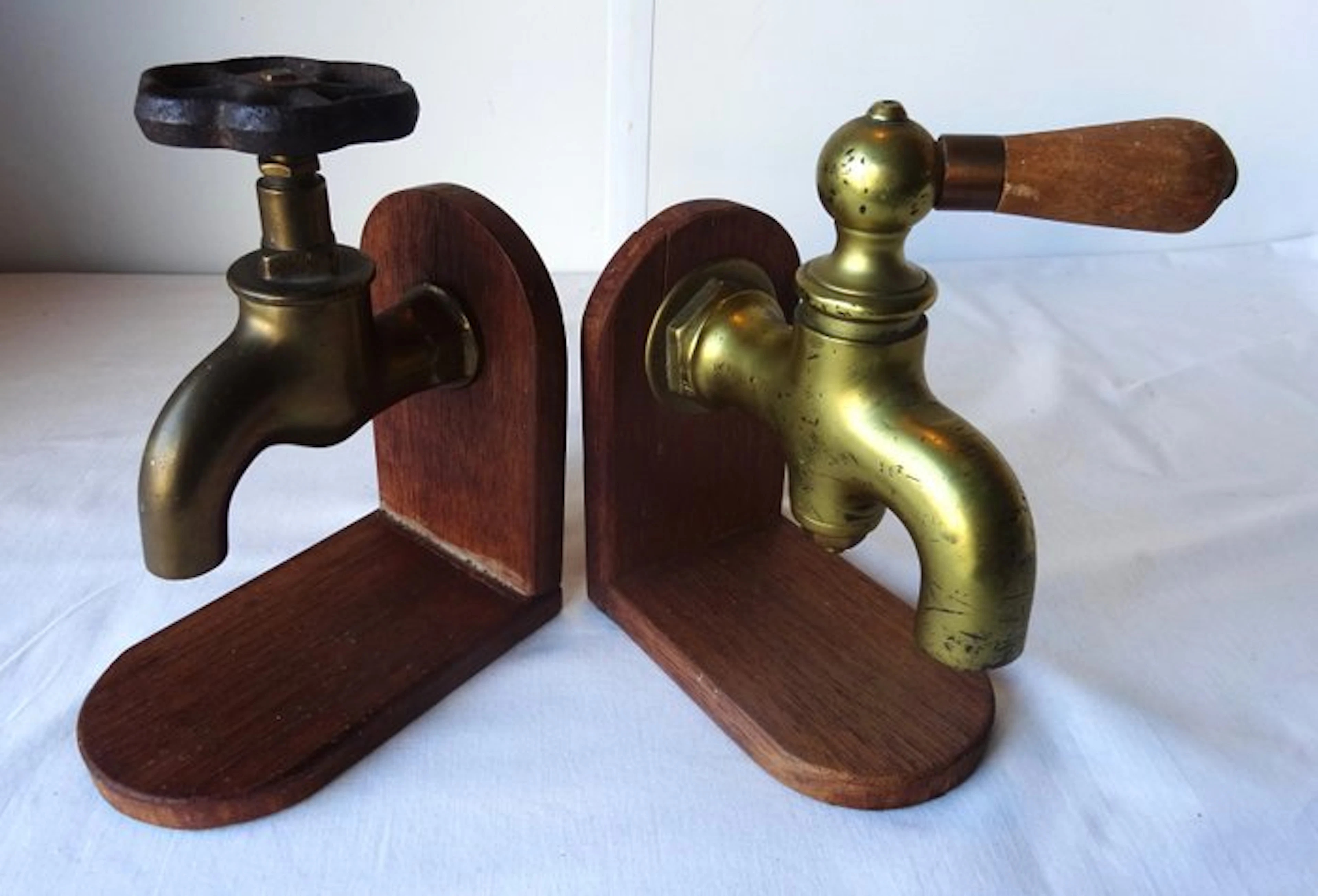 Bookends - Brass, Wood - Set of two vintage industrial bookends with