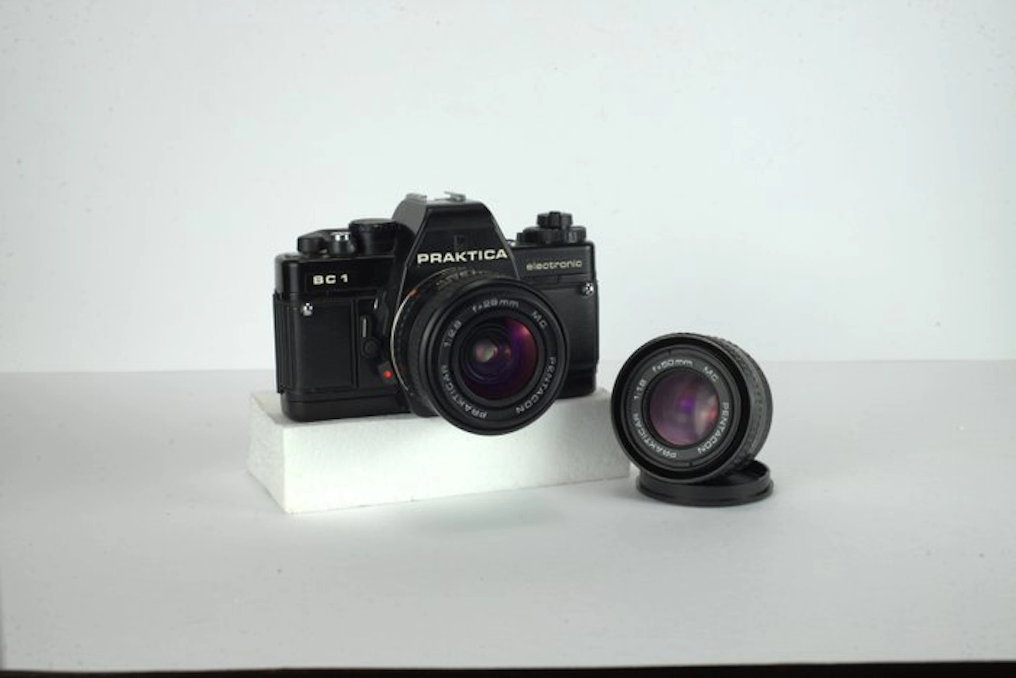 Praktica BC1 + Pentacon objectifs: MC 1.8/ 50mm + MC 2,8/28mm | Analogue camera
