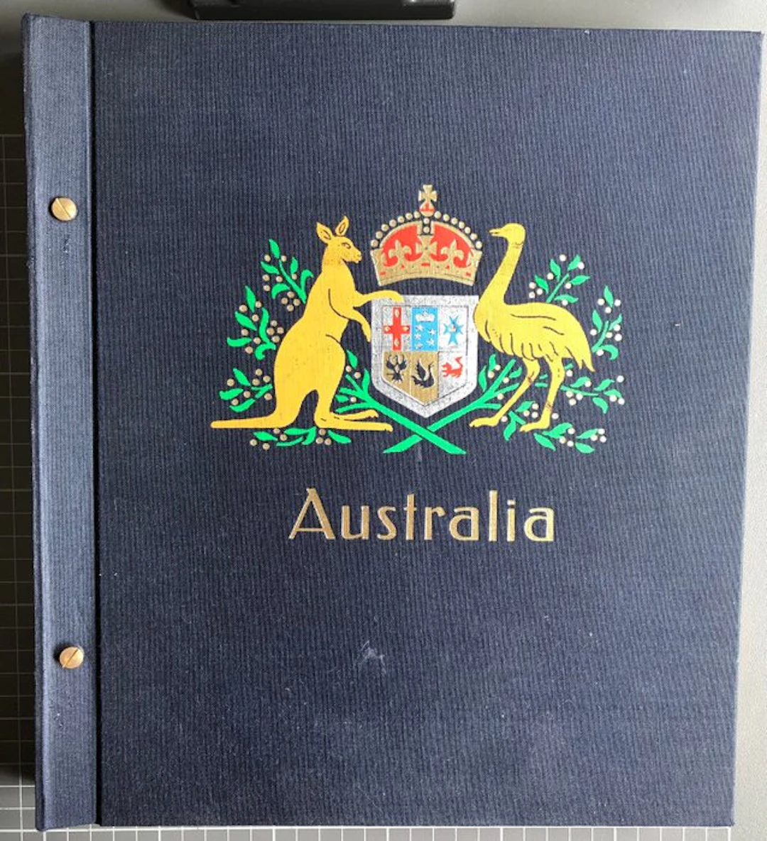 Australia 1870/1940 - Old collection with better stamps...