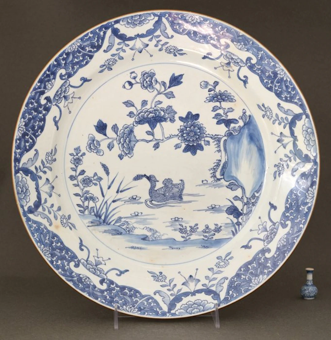Kangxi (1662-1722) - Dish - Mandarin Duck in a Lotus Pond
