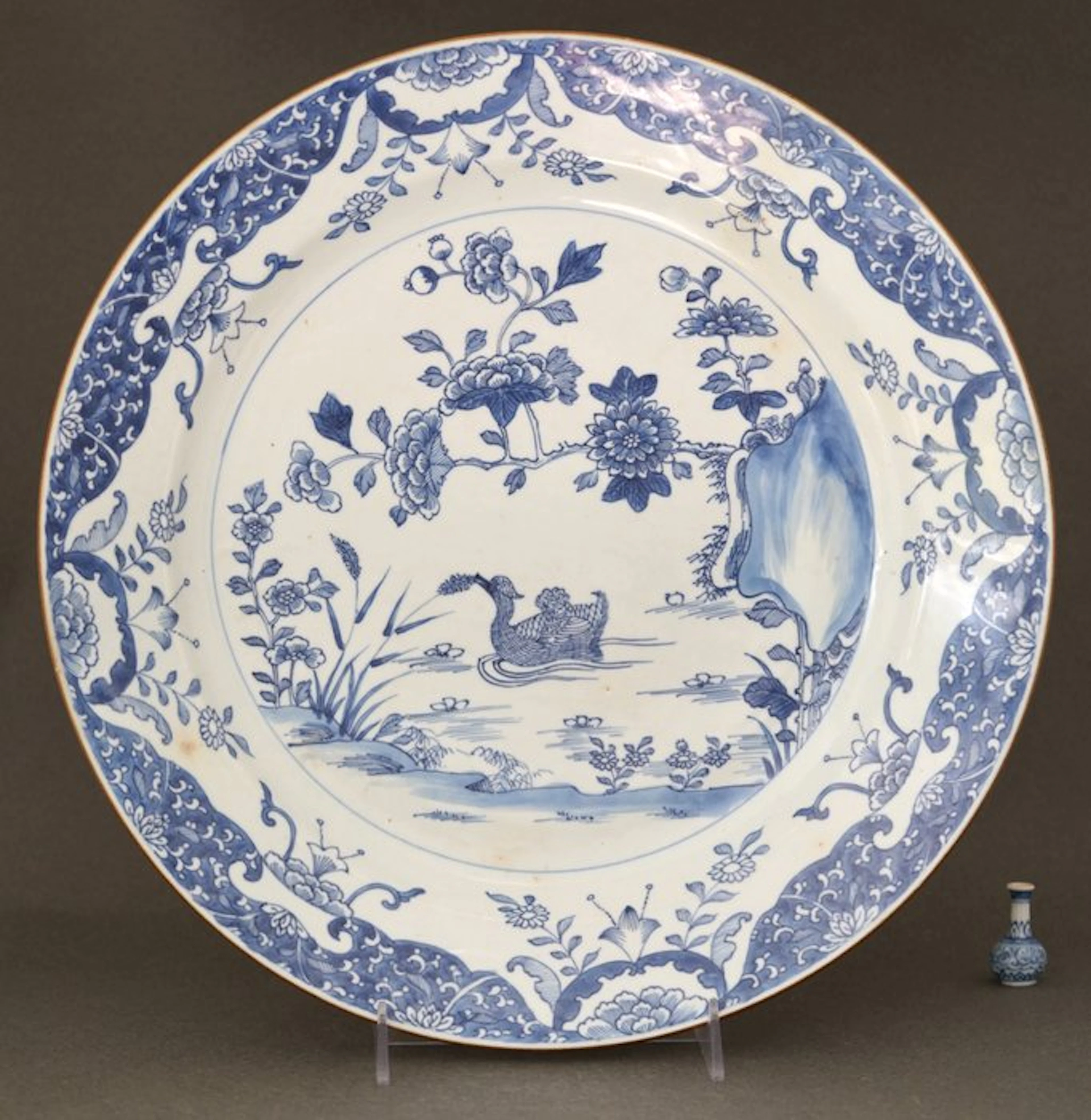 Kangxi (1662-1722) - Dish - Mandarin Duck in a Lotus Pond