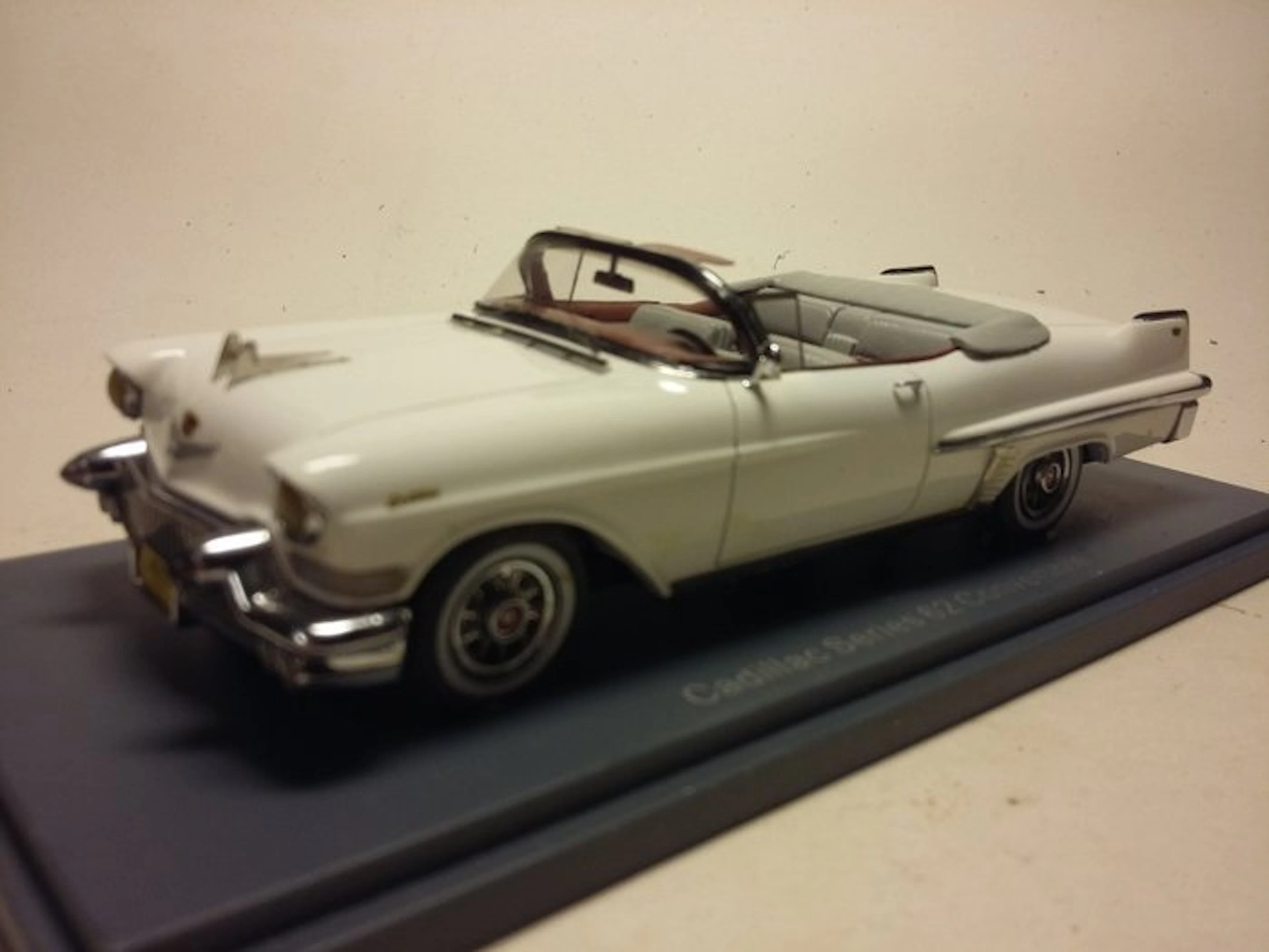 Neo Scale Models 1:43 - Model car - Cadillac 1957 Series62 convertible