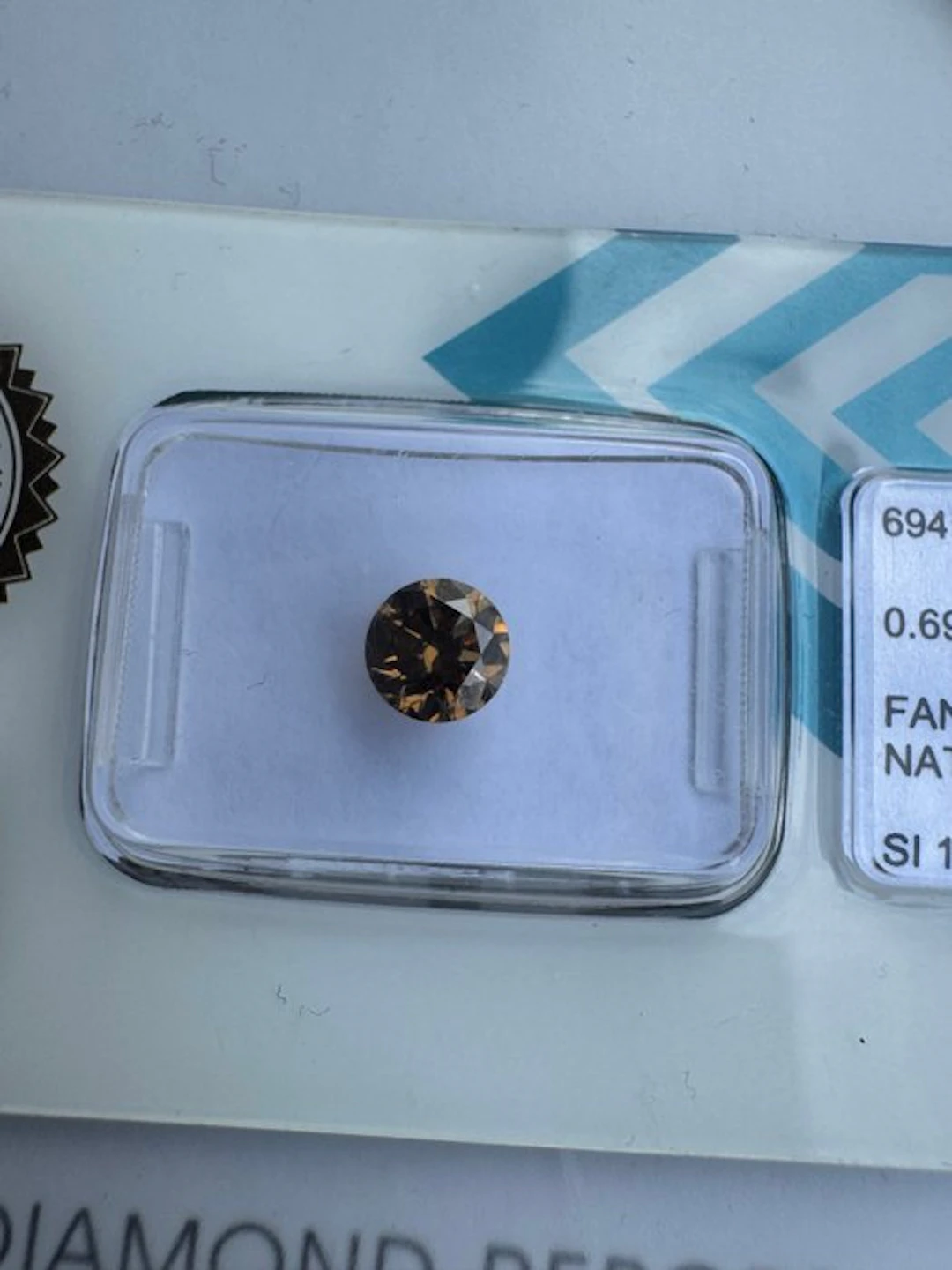 1 pcs Diamond (Natural coloured) - 0.69 ct - Round...