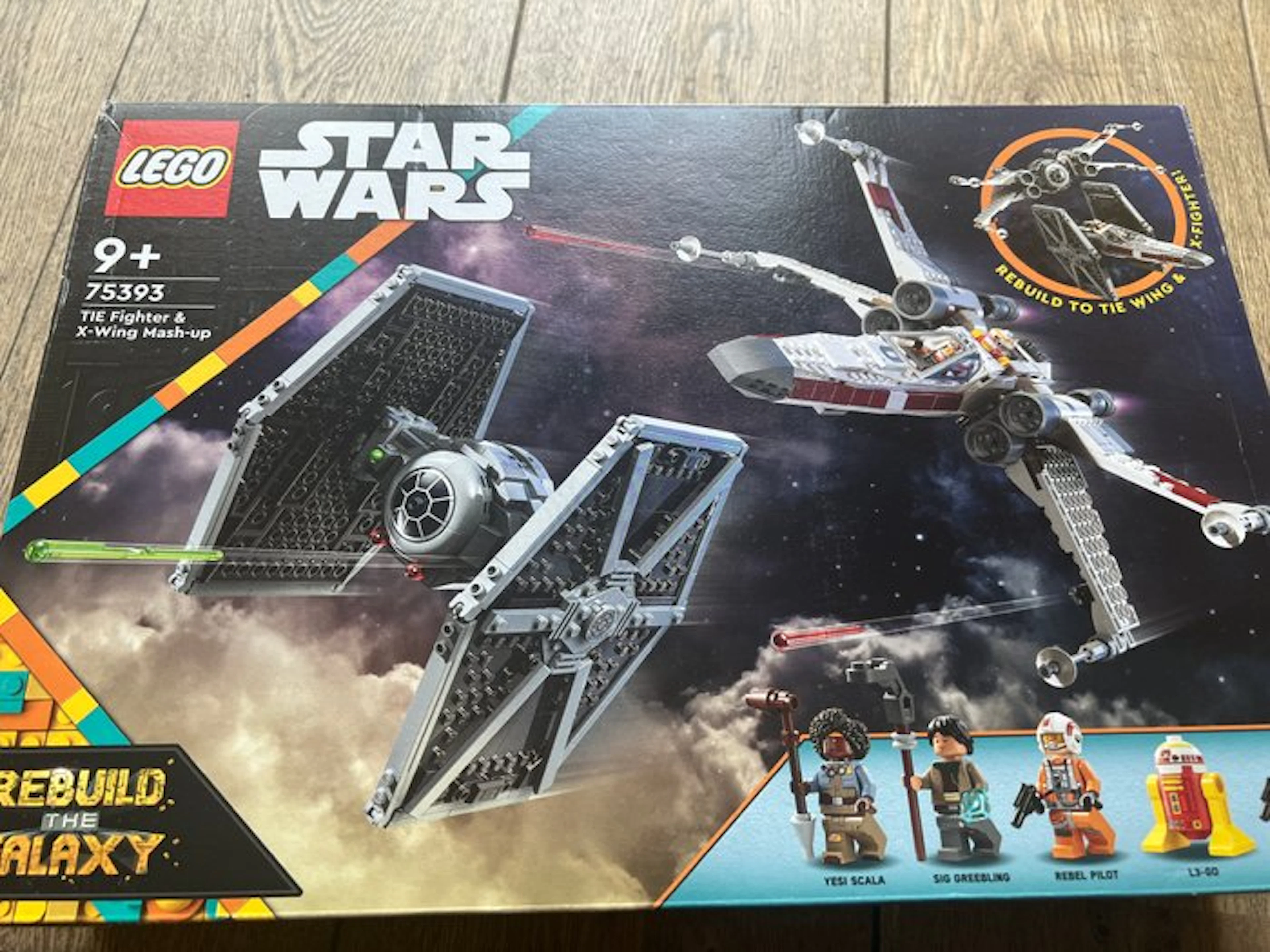LEGO Set - 75393 - Star Wars - Rare hard to find TIE Fighter & X-Wing Mash-up