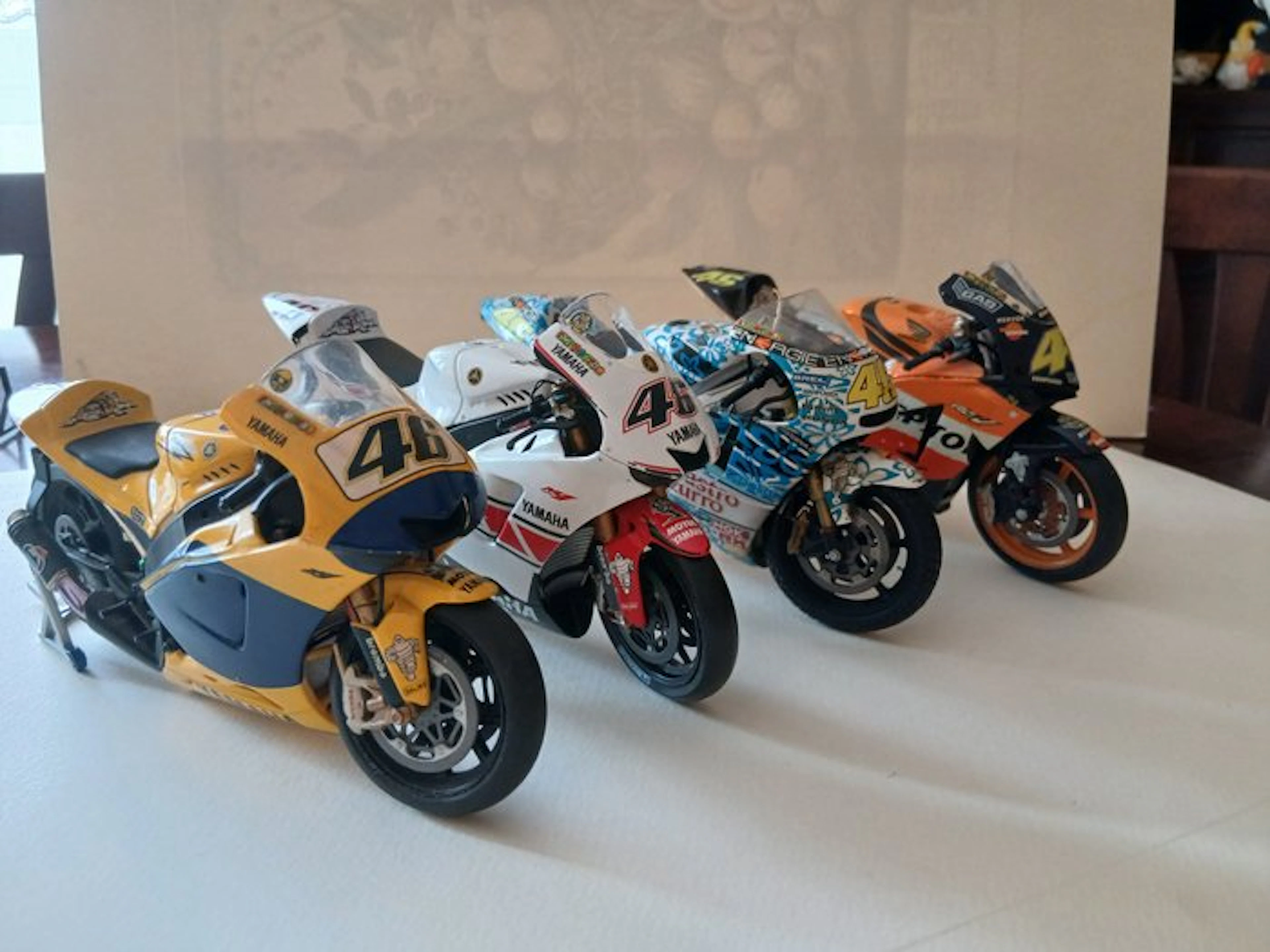 MiniChamps 1:12 - Model motorcycle (4) - Honda RC211V Repsol 46