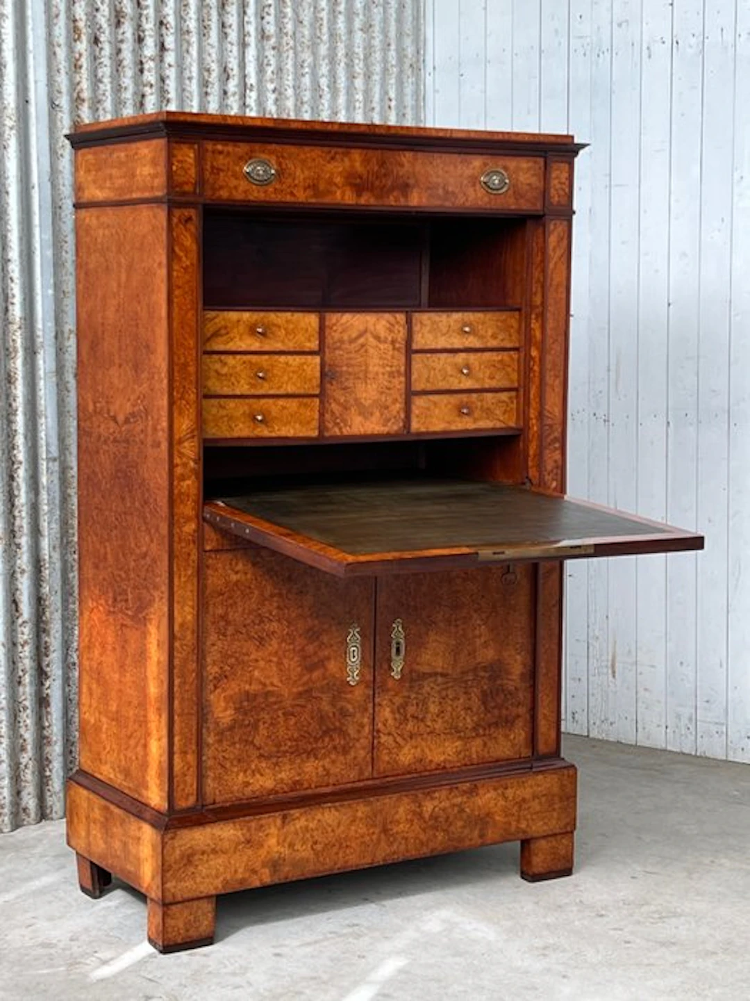 Secrétaire à abattant - Drop-front secretary desk