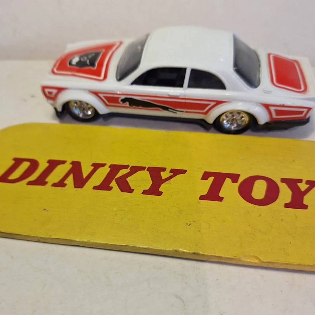 Dinky Toys 1:48 - Model car - Dinky Toys - Made in Hong Kong