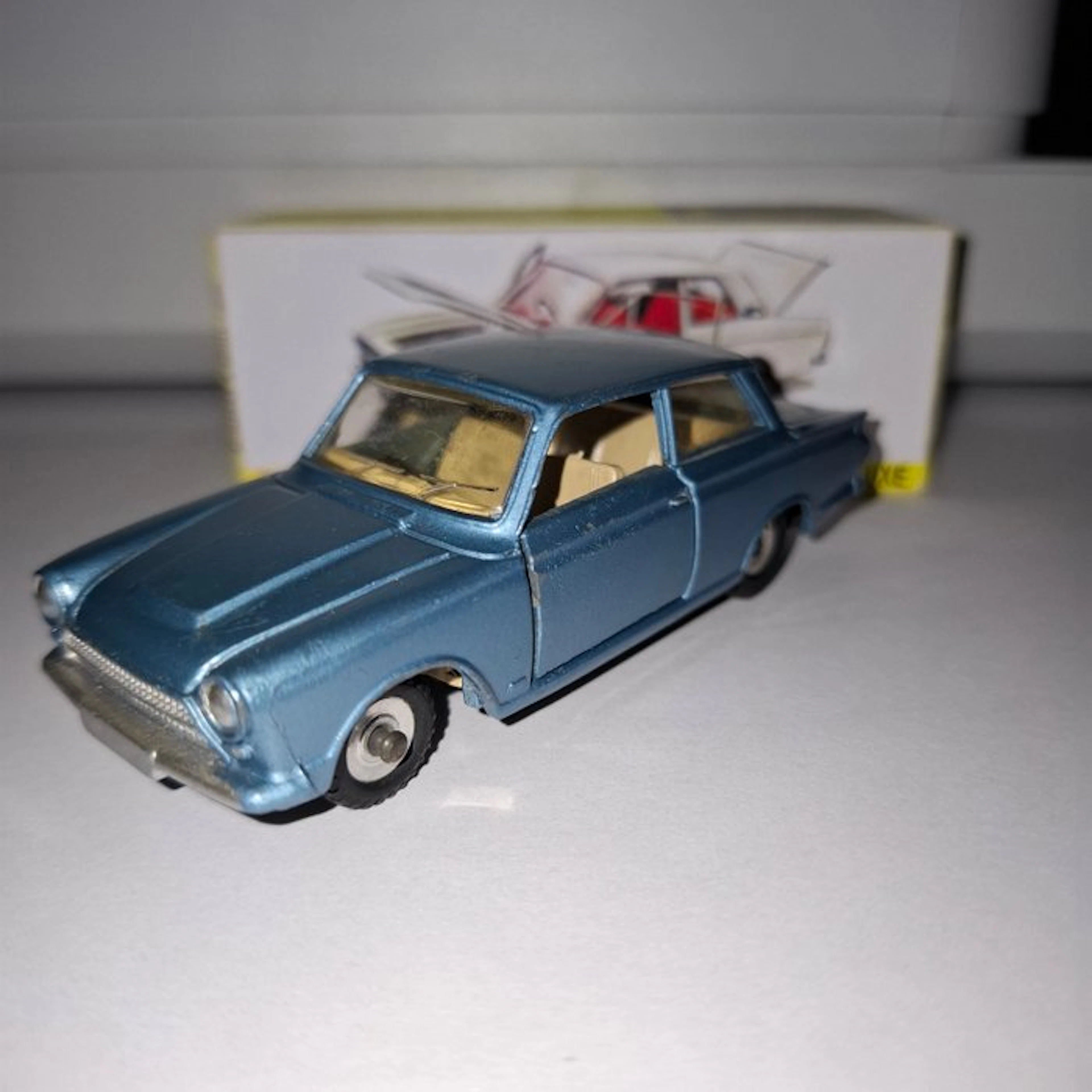 Dinky Toys 1:43 - Model car - Ford Cortina