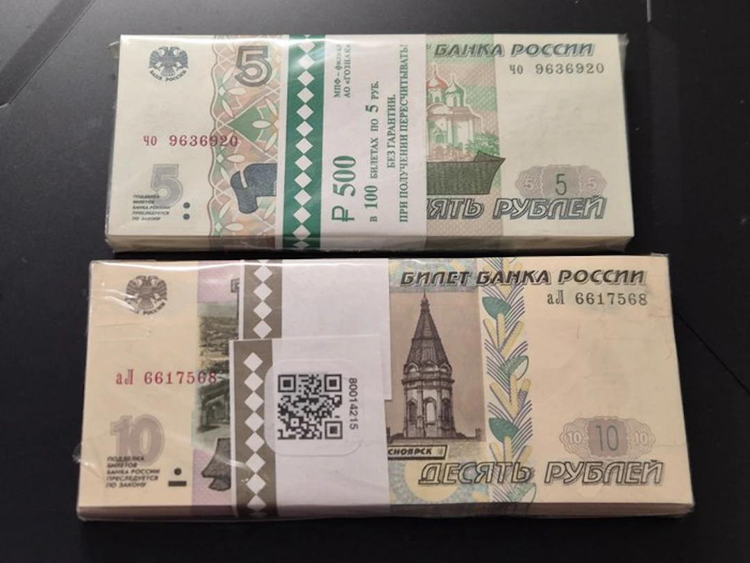 Russia. - 100 x 5 and 100 x 10 Rubles - 1997 - Pick 267...