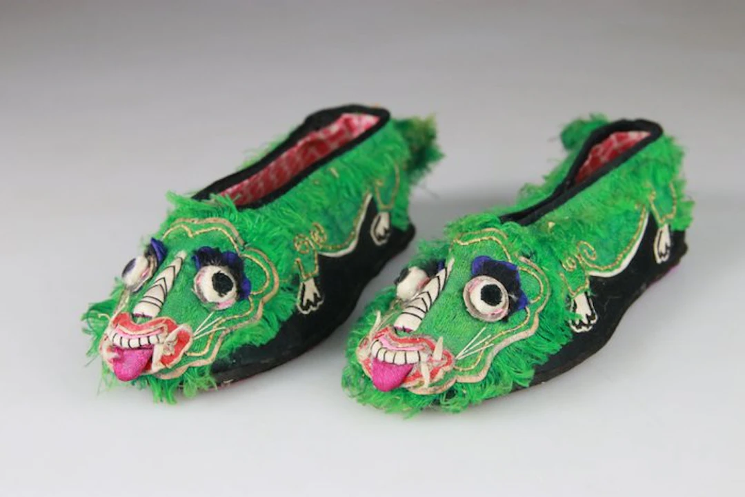 Rare pair of shoes - Tiger - Embroidery - Embroidered...