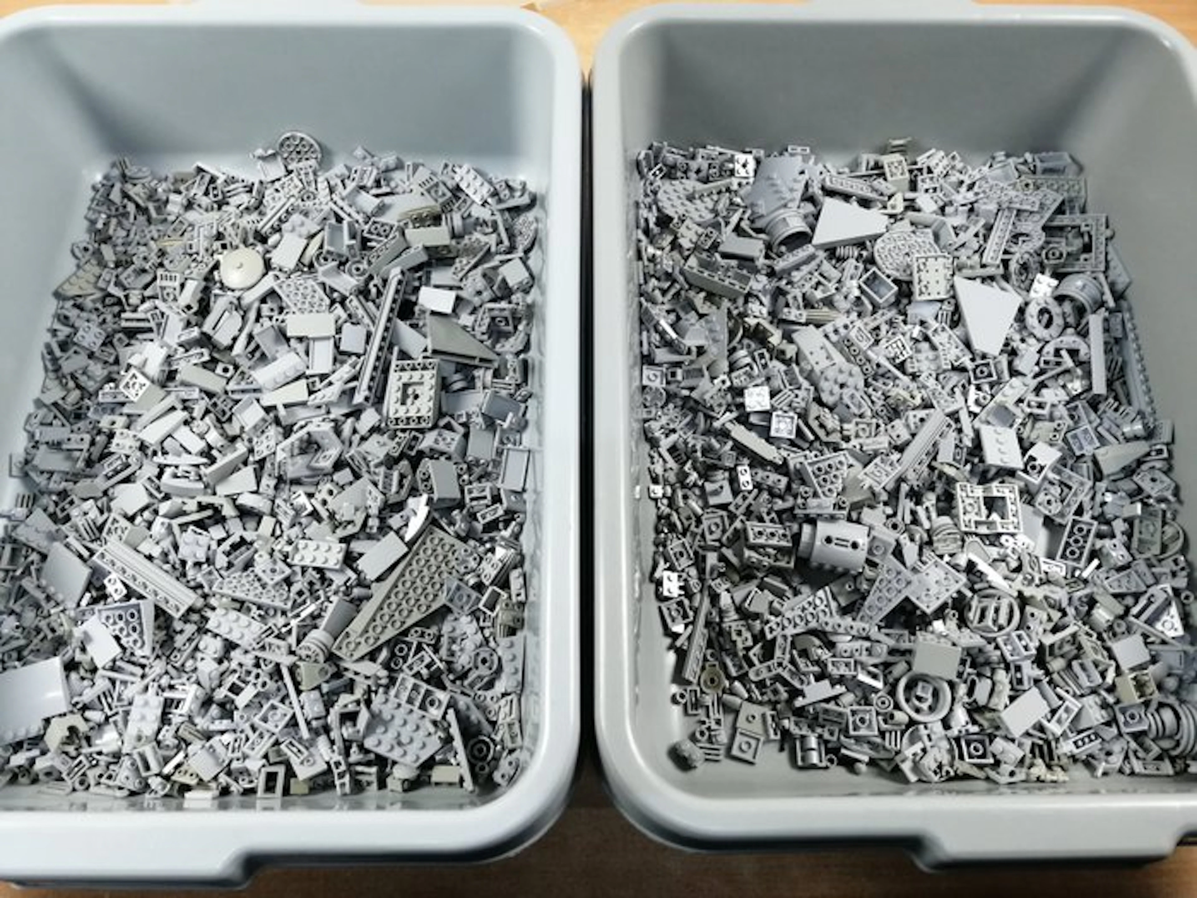 LEGO - geen serie - Partij van 2,0 kg lichtgrijze onderdelen - 1990-2000